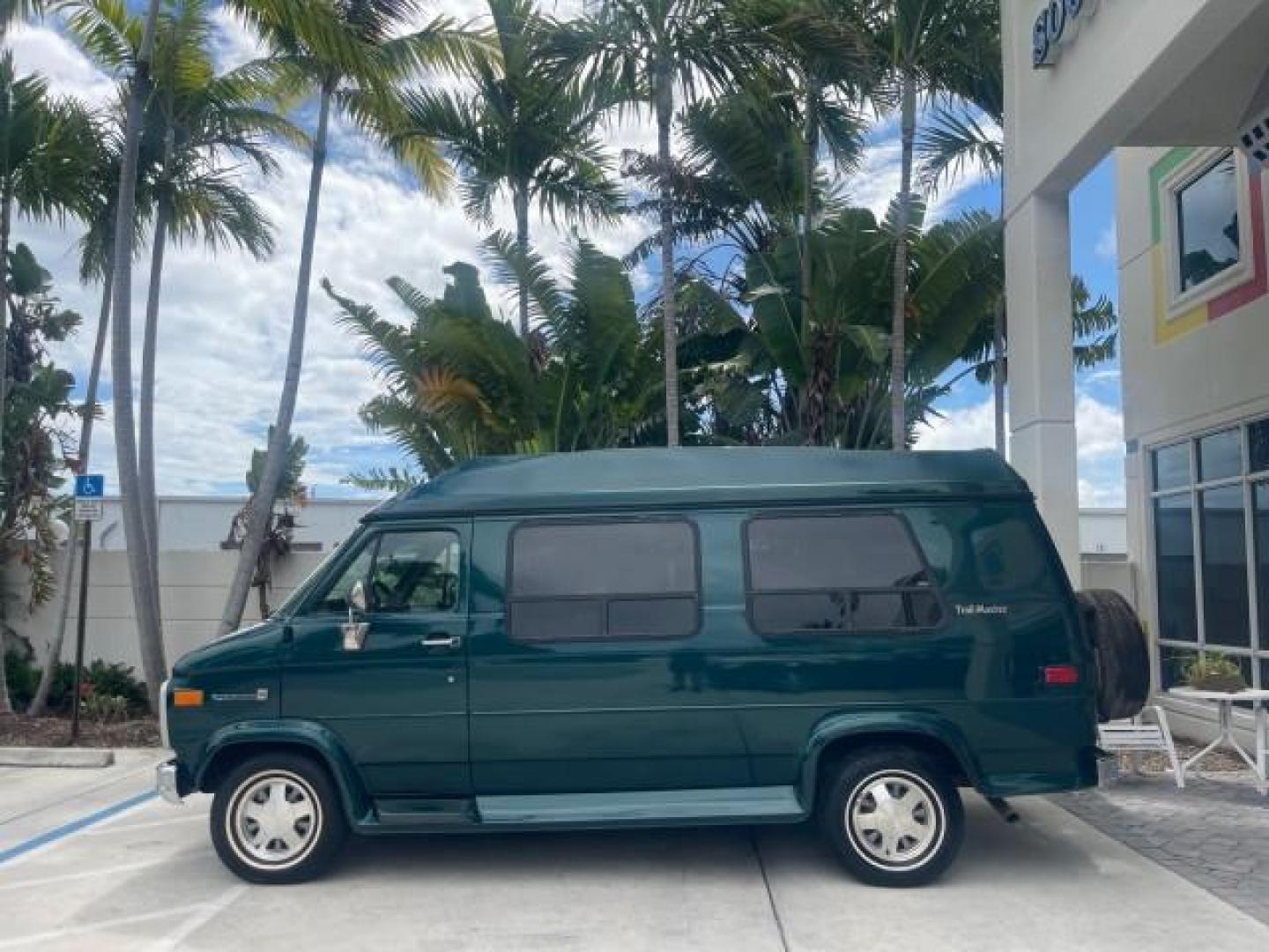 1995 GMC Vandura CONVERSION VAN LOW MILES 68,220 (1GDEG25K5SF) with an 5.7L EFI V8 Engine engine, Automatic transmission, located at 4701 North Dixie Hwy, Pompano Beach, FL, 33064, (954) 422-2889, 26.240938, -80.123474 - OUR WEBPAGE FLORIDACARS1.COM HAS OVER 100 PHOTOS AND FREE CARFAX LINK 1995 GMC RALLY/VANDURA G2500 VIN: 1GDEG25K5SF556971 1 G D E G 2 5 K 5 S F 5 5 6 9 7 1 VAN 5.7L V8 F - This is the best motor ever built. GASOLINE REAR WHEEL DRIVE Features ABS Brakes Air Conditioning Alloy Wheels AM/FM Stereo Auto - Photo#4