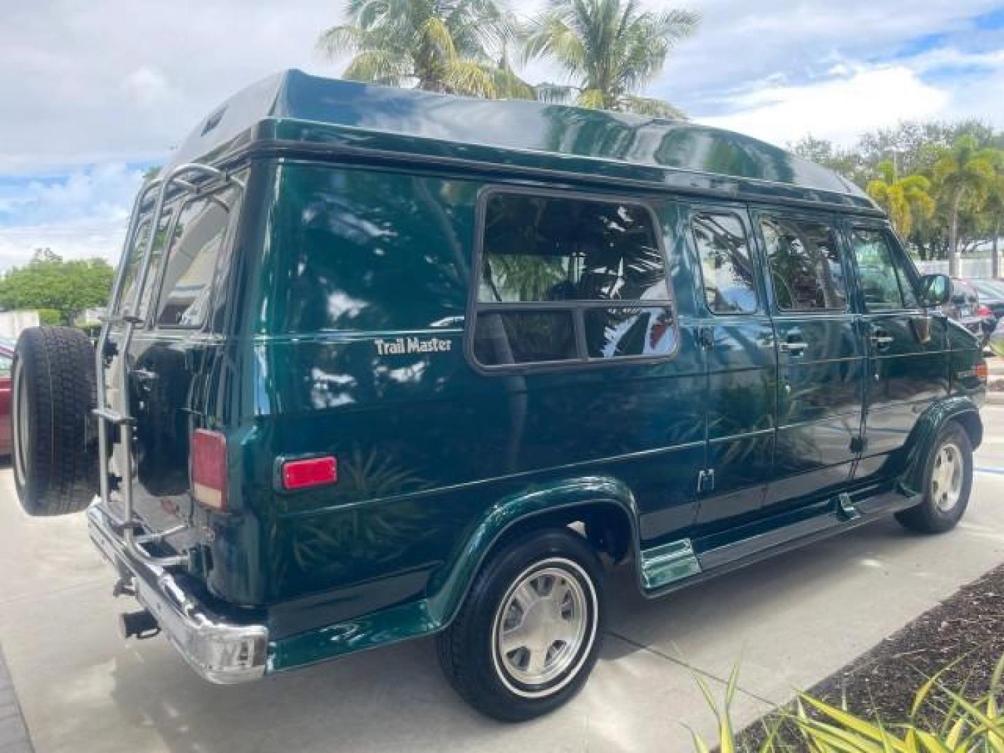1995 GMC Vandura CONVERSION VAN LOW MILES 68,220 (1GDEG25K5SF) with an 5.7L EFI V8 Engine engine, Automatic transmission, located at 4701 North Dixie Hwy, Pompano Beach, FL, 33064, (954) 422-2889, 26.240938, -80.123474 - OUR WEBPAGE FLORIDACARS1.COM HAS OVER 100 PHOTOS AND FREE CARFAX LINK 1995 GMC RALLY/VANDURA G2500 VIN: 1GDEG25K5SF556971 1 G D E G 2 5 K 5 S F 5 5 6 9 7 1 VAN 5.7L V8 F - This is the best motor ever built. GASOLINE REAR WHEEL DRIVE Features ABS Brakes Air Conditioning Alloy Wheels AM/FM Stereo Auto - Photo#7