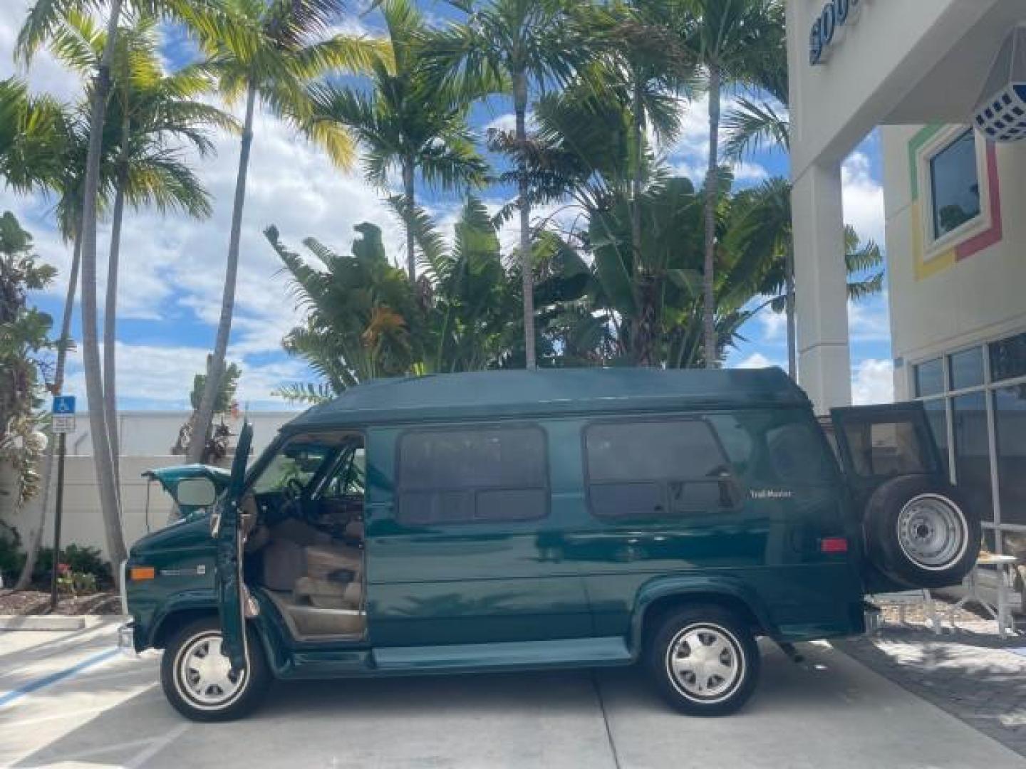 1995 GMC Vandura CONVERSION VAN LOW MILES 68,220 (1GDEG25K5SF) with an 5.7L EFI V8 Engine engine, Automatic transmission, located at 4701 North Dixie Hwy, Pompano Beach, FL, 33064, (954) 422-2889, 26.240938, -80.123474 - OUR WEBPAGE FLORIDACARS1.COM HAS OVER 100 PHOTOS AND FREE CARFAX LINK 1995 GMC RALLY/VANDURA G2500 VIN: 1GDEG25K5SF556971 1 G D E G 2 5 K 5 S F 5 5 6 9 7 1 VAN 5.7L V8 F - This is the best motor ever built. GASOLINE REAR WHEEL DRIVE Features ABS Brakes Air Conditioning Alloy Wheels AM/FM Stereo Auto - Photo#8