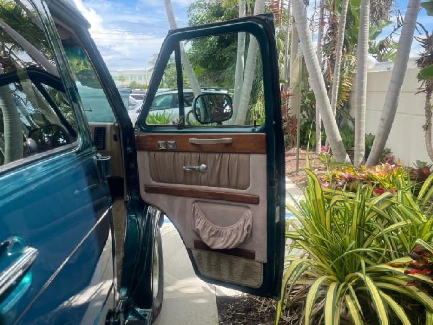 1995 GMC Vandura CONVERSION VAN LOW MILES 68,220 (1GDEG25K5SF) with an 5.7L EFI V8 Engine engine, Automatic transmission, located at 4701 North Dixie Hwy, Pompano Beach, FL, 33064, (954) 422-2889, 26.240938, -80.123474 - OUR WEBPAGE FLORIDACARS1.COM HAS OVER 100 PHOTOS AND FREE CARFAX LINK 1995 GMC RALLY/VANDURA G2500 VIN: 1GDEG25K5SF556971 1 G D E G 2 5 K 5 S F 5 5 6 9 7 1 VAN 5.7L V8 F - This is the best motor ever built. GASOLINE REAR WHEEL DRIVE Features ABS Brakes Air Conditioning Alloy Wheels AM/FM Stereo Auto - Photo#11