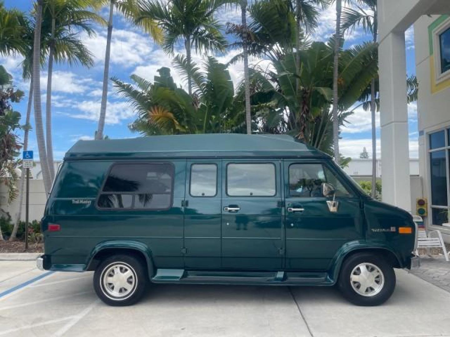 1995 GMC Vandura CONVERSION VAN LOW MILES 68,220 (1GDEG25K5SF) with an 5.7L EFI V8 Engine engine, Automatic transmission, located at 4701 North Dixie Hwy, Pompano Beach, FL, 33064, (954) 422-2889, 26.240938, -80.123474 - OUR WEBPAGE FLORIDACARS1.COM HAS OVER 100 PHOTOS AND FREE CARFAX LINK 1995 GMC RALLY/VANDURA G2500 VIN: 1GDEG25K5SF556971 1 G D E G 2 5 K 5 S F 5 5 6 9 7 1 VAN 5.7L V8 F - This is the best motor ever built. GASOLINE REAR WHEEL DRIVE Features ABS Brakes Air Conditioning Alloy Wheels AM/FM Stereo Auto - Photo#13