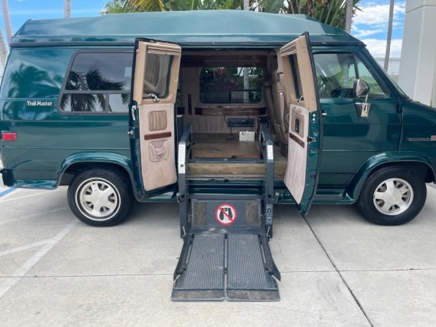 1995 GMC Vandura CONVERSION VAN LOW MILES 68,220 (1GDEG25K5SF) with an 5.7L EFI V8 Engine engine, Automatic transmission, located at 4701 North Dixie Hwy, Pompano Beach, FL, 33064, (954) 422-2889, 26.240938, -80.123474 - OUR WEBPAGE FLORIDACARS1.COM HAS OVER 100 PHOTOS AND FREE CARFAX LINK 1995 GMC RALLY/VANDURA G2500 VIN: 1GDEG25K5SF556971 1 G D E G 2 5 K 5 S F 5 5 6 9 7 1 VAN 5.7L V8 F - This is the best motor ever built. GASOLINE REAR WHEEL DRIVE Features ABS Brakes Air Conditioning Alloy Wheels AM/FM Stereo Auto - Photo#14