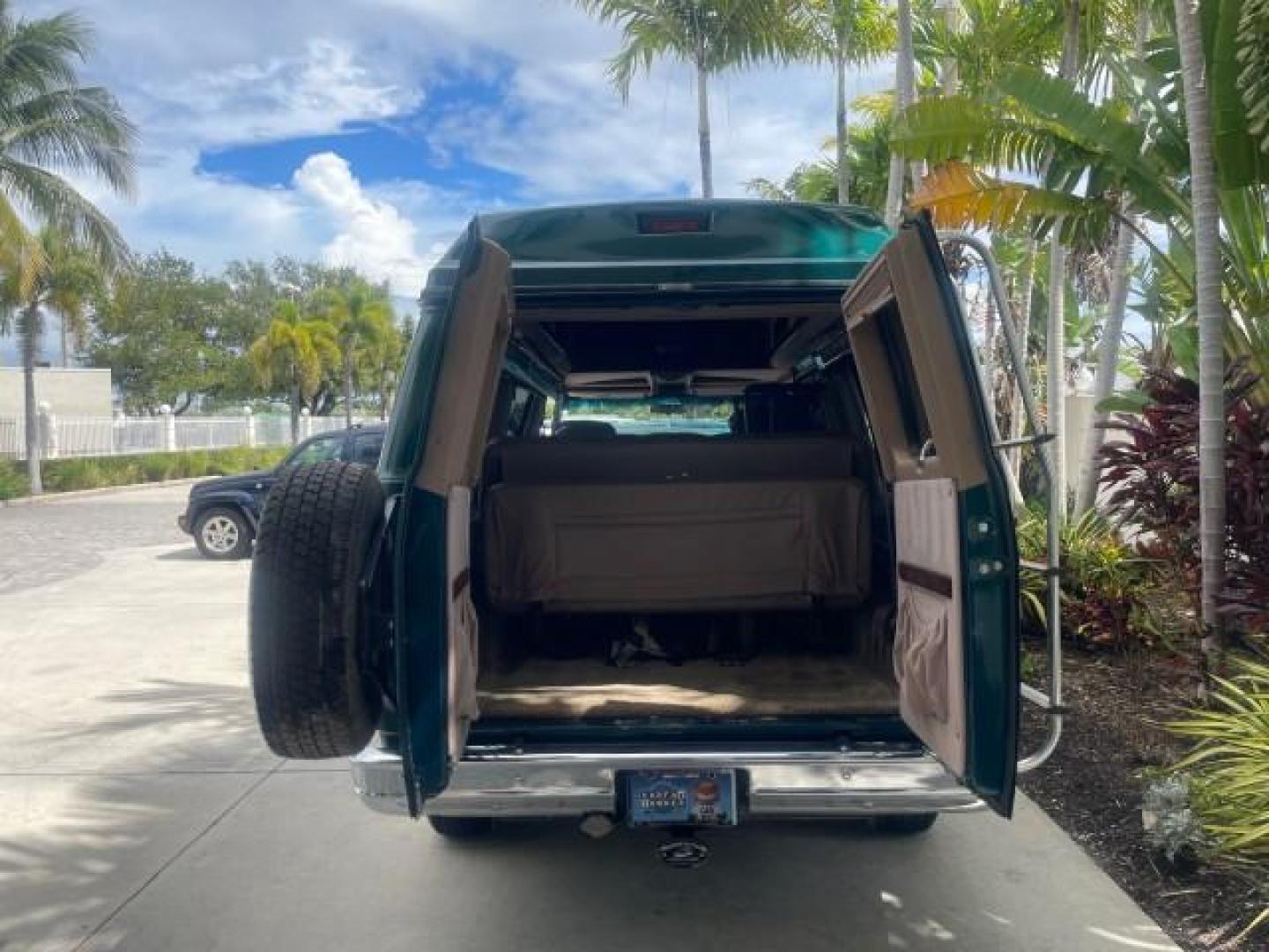1995 GMC Vandura CONVERSION VAN LOW MILES 68,220 (1GDEG25K5SF) with an 5.7L EFI V8 Engine engine, Automatic transmission, located at 4701 North Dixie Hwy, Pompano Beach, FL, 33064, (954) 422-2889, 26.240938, -80.123474 - OUR WEBPAGE FLORIDACARS1.COM HAS OVER 100 PHOTOS AND FREE CARFAX LINK 1995 GMC RALLY/VANDURA G2500 VIN: 1GDEG25K5SF556971 1 G D E G 2 5 K 5 S F 5 5 6 9 7 1 VAN 5.7L V8 F - This is the best motor ever built. GASOLINE REAR WHEEL DRIVE Features ABS Brakes Air Conditioning Alloy Wheels AM/FM Stereo Auto - Photo#15
