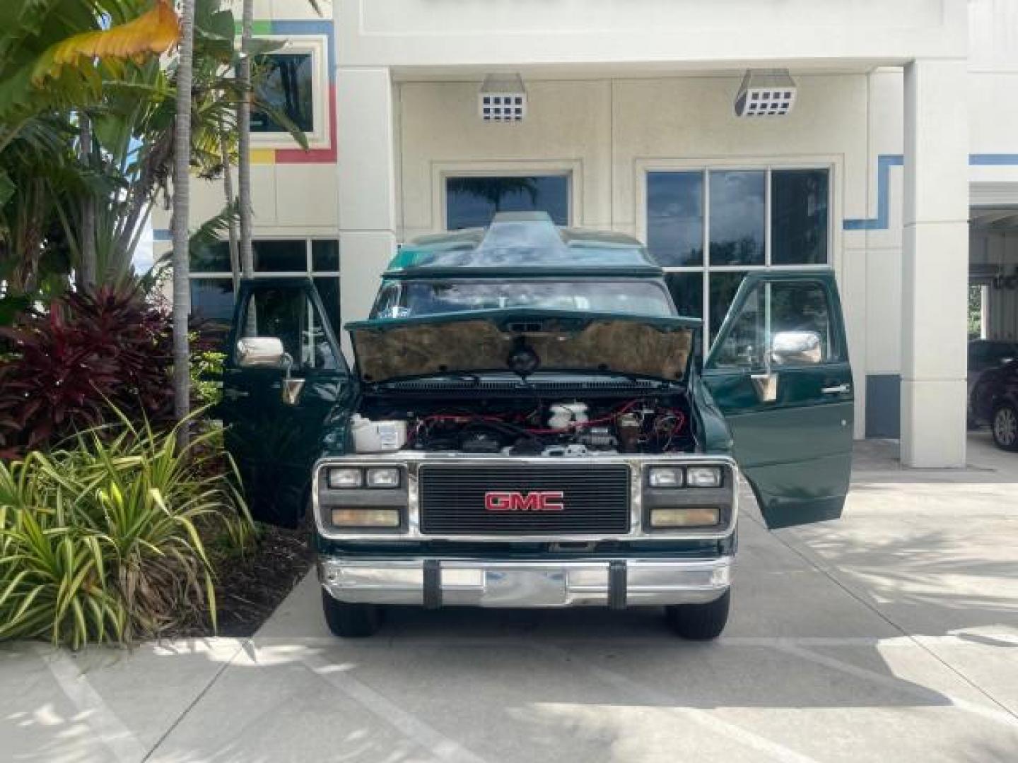1995 GMC Vandura CONVERSION VAN LOW MILES 68,220 (1GDEG25K5SF) with an 5.7L EFI V8 Engine engine, Automatic transmission, located at 4701 North Dixie Hwy, Pompano Beach, FL, 33064, (954) 422-2889, 26.240938, -80.123474 - OUR WEBPAGE FLORIDACARS1.COM HAS OVER 100 PHOTOS AND FREE CARFAX LINK 1995 GMC RALLY/VANDURA G2500 VIN: 1GDEG25K5SF556971 1 G D E G 2 5 K 5 S F 5 5 6 9 7 1 VAN 5.7L V8 F - This is the best motor ever built. GASOLINE REAR WHEEL DRIVE Features ABS Brakes Air Conditioning Alloy Wheels AM/FM Stereo Auto - Photo#16