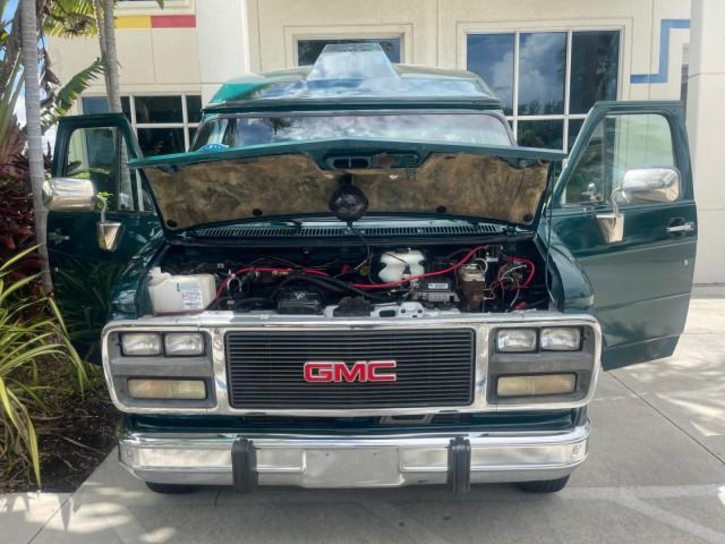 1995 GMC Vandura CONVERSION VAN LOW MILES 68,220 (1GDEG25K5SF) with an 5.7L EFI V8 Engine engine, Automatic transmission, located at 4701 North Dixie Hwy, Pompano Beach, FL, 33064, (954) 422-2889, 26.240938, -80.123474 - OUR WEBPAGE FLORIDACARS1.COM HAS OVER 100 PHOTOS AND FREE CARFAX LINK 1995 GMC RALLY/VANDURA G2500 VIN: 1GDEG25K5SF556971 1 G D E G 2 5 K 5 S F 5 5 6 9 7 1 VAN 5.7L V8 F - This is the best motor ever built. GASOLINE REAR WHEEL DRIVE Features ABS Brakes Air Conditioning Alloy Wheels AM/FM Stereo Auto - Photo#17
