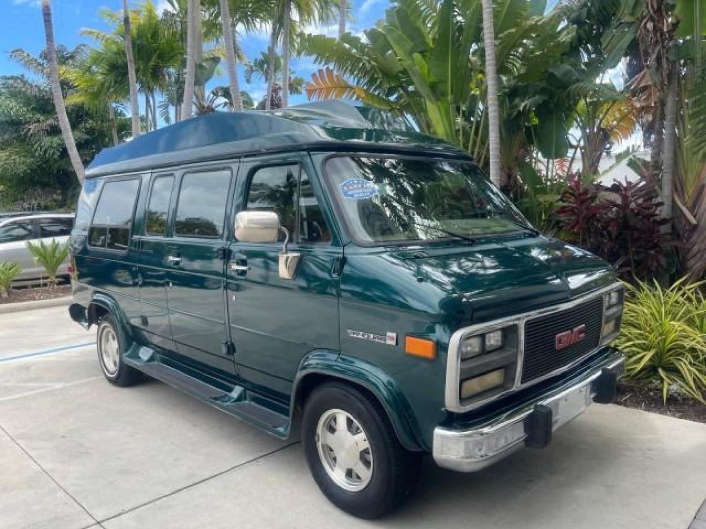 1995 GMC Vandura CONVERSION VAN LOW MILES 68,220 (1GDEG25K5SF) with an 5.7L EFI V8 Engine engine, Automatic transmission, located at 4701 North Dixie Hwy, Pompano Beach, FL, 33064, (954) 422-2889, 26.240938, -80.123474 - OUR WEBPAGE FLORIDACARS1.COM HAS OVER 100 PHOTOS AND FREE CARFAX LINK 1995 GMC RALLY/VANDURA G2500 VIN: 1GDEG25K5SF556971 1 G D E G 2 5 K 5 S F 5 5 6 9 7 1 VAN 5.7L V8 F - This is the best motor ever built. GASOLINE REAR WHEEL DRIVE Features ABS Brakes Air Conditioning Alloy Wheels AM/FM Stereo Auto - Photo#24