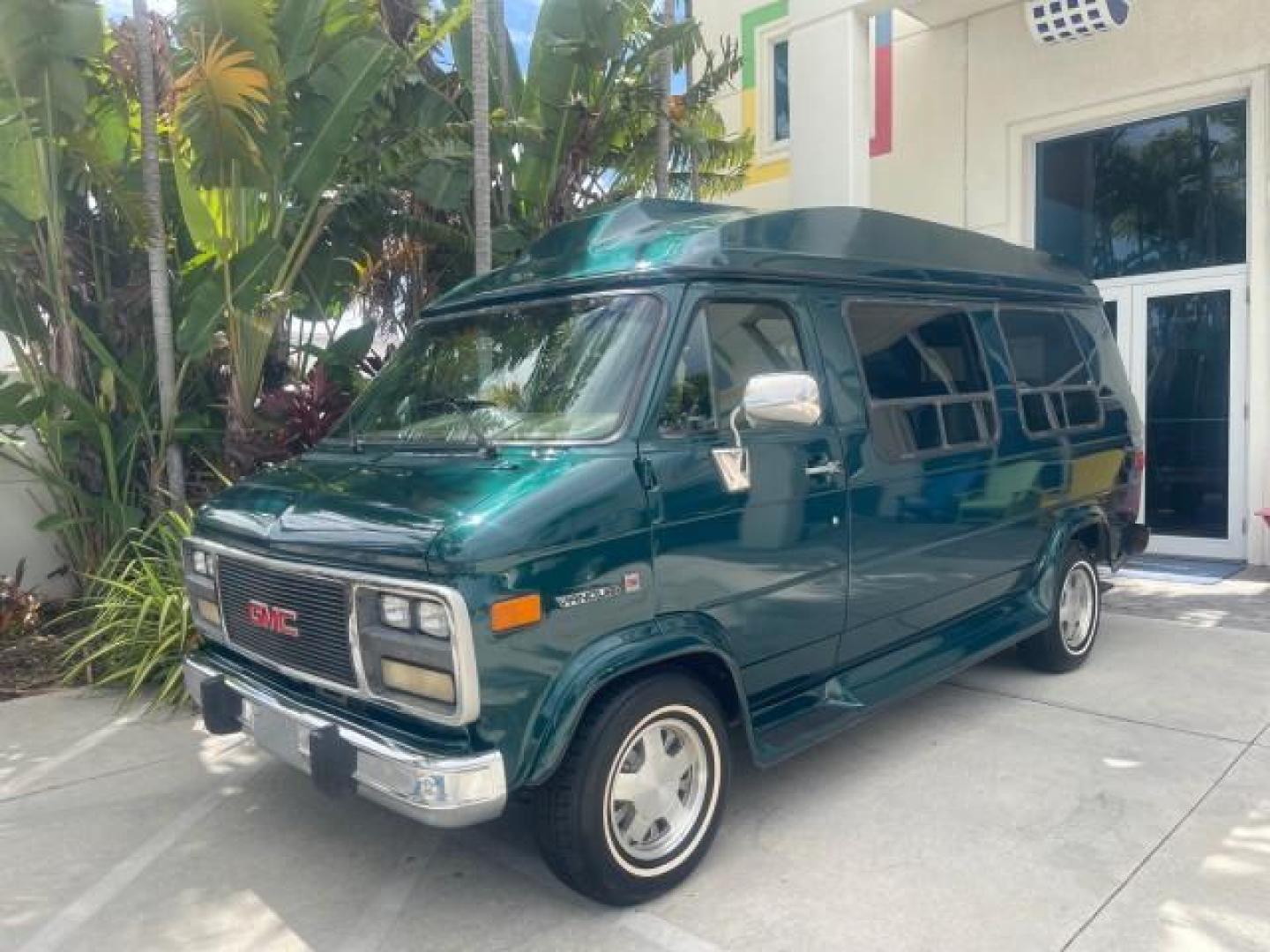 1995 GMC Vandura CONVERSION VAN LOW MILES 68,220 (1GDEG25K5SF) with an 5.7L EFI V8 Engine engine, Automatic transmission, located at 4701 North Dixie Hwy, Pompano Beach, FL, 33064, (954) 422-2889, 26.240938, -80.123474 - OUR WEBPAGE FLORIDACARS1.COM HAS OVER 100 PHOTOS AND FREE CARFAX LINK 1995 GMC RALLY/VANDURA G2500 VIN: 1GDEG25K5SF556971 1 G D E G 2 5 K 5 S F 5 5 6 9 7 1 VAN 5.7L V8 F - This is the best motor ever built. GASOLINE REAR WHEEL DRIVE Features ABS Brakes Air Conditioning Alloy Wheels AM/FM Stereo Auto - Photo#30
