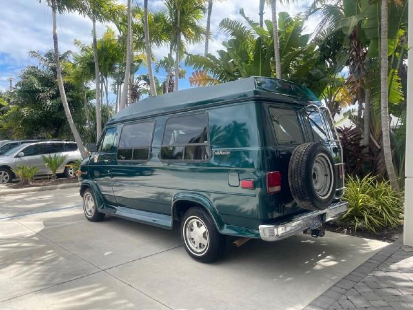 1995 GMC Vandura CONVERSION VAN LOW MILES 68,220 (1GDEG25K5SF) with an 5.7L EFI V8 Engine engine, Automatic transmission, located at 4701 North Dixie Hwy, Pompano Beach, FL, 33064, (954) 422-2889, 26.240938, -80.123474 - OUR WEBPAGE FLORIDACARS1.COM HAS OVER 100 PHOTOS AND FREE CARFAX LINK 1995 GMC RALLY/VANDURA G2500 VIN: 1GDEG25K5SF556971 1 G D E G 2 5 K 5 S F 5 5 6 9 7 1 VAN 5.7L V8 F - This is the best motor ever built. GASOLINE REAR WHEEL DRIVE Features ABS Brakes Air Conditioning Alloy Wheels AM/FM Stereo Auto - Photo#33