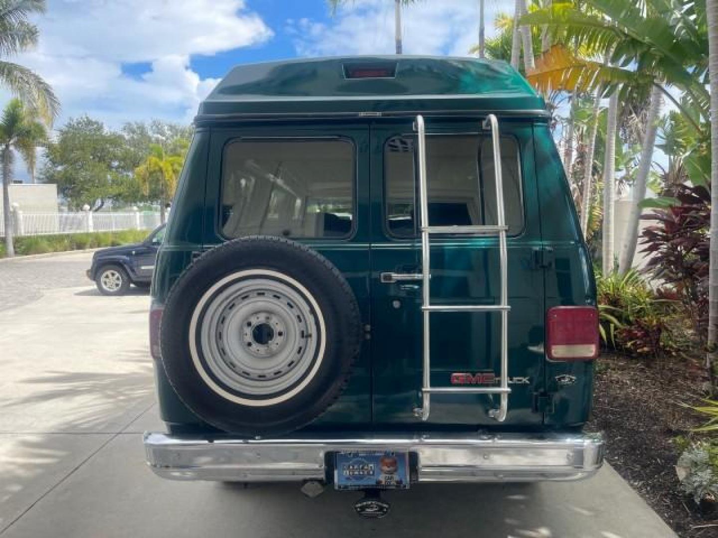 1995 GMC Vandura CONVERSION VAN LOW MILES 68,220 (1GDEG25K5SF) with an 5.7L EFI V8 Engine engine, Automatic transmission, located at 4701 North Dixie Hwy, Pompano Beach, FL, 33064, (954) 422-2889, 26.240938, -80.123474 - OUR WEBPAGE FLORIDACARS1.COM HAS OVER 100 PHOTOS AND FREE CARFAX LINK 1995 GMC RALLY/VANDURA G2500 VIN: 1GDEG25K5SF556971 1 G D E G 2 5 K 5 S F 5 5 6 9 7 1 VAN 5.7L V8 F - This is the best motor ever built. GASOLINE REAR WHEEL DRIVE Features ABS Brakes Air Conditioning Alloy Wheels AM/FM Stereo Auto - Photo#36