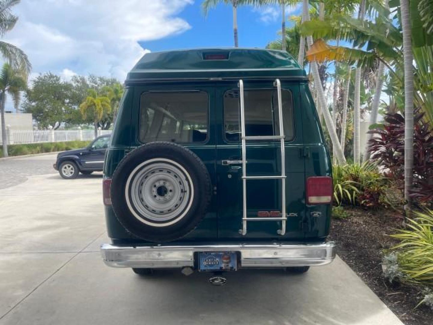 1995 GMC Vandura CONVERSION VAN LOW MILES 68,220 (1GDEG25K5SF) with an 5.7L EFI V8 Engine engine, Automatic transmission, located at 4701 North Dixie Hwy, Pompano Beach, FL, 33064, (954) 422-2889, 26.240938, -80.123474 - OUR WEBPAGE FLORIDACARS1.COM HAS OVER 100 PHOTOS AND FREE CARFAX LINK 1995 GMC RALLY/VANDURA G2500 VIN: 1GDEG25K5SF556971 1 G D E G 2 5 K 5 S F 5 5 6 9 7 1 VAN 5.7L V8 F - This is the best motor ever built. GASOLINE REAR WHEEL DRIVE Features ABS Brakes Air Conditioning Alloy Wheels AM/FM Stereo Auto - Photo#90