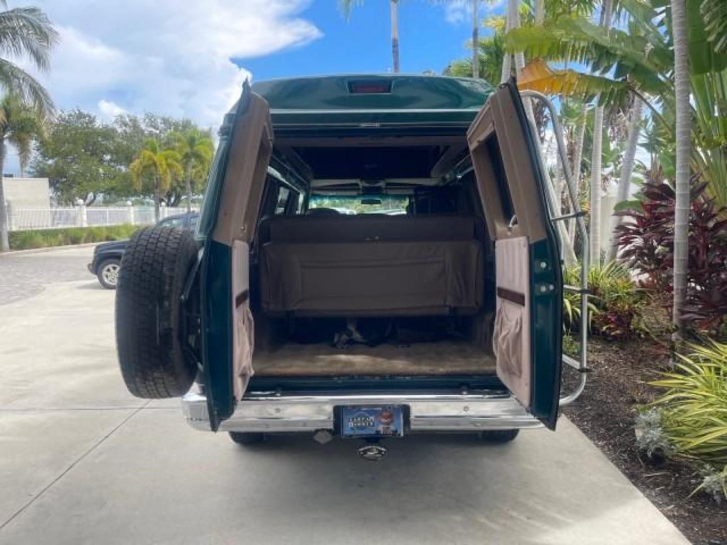 1995 GMC Vandura CONVERSION VAN LOW MILES 68,220 (1GDEG25K5SF) with an 5.7L EFI V8 Engine engine, Automatic transmission, located at 4701 North Dixie Hwy, Pompano Beach, FL, 33064, (954) 422-2889, 26.240938, -80.123474 - OUR WEBPAGE FLORIDACARS1.COM HAS OVER 100 PHOTOS AND FREE CARFAX LINK 1995 GMC RALLY/VANDURA G2500 VIN: 1GDEG25K5SF556971 1 G D E G 2 5 K 5 S F 5 5 6 9 7 1 VAN 5.7L V8 F - This is the best motor ever built. GASOLINE REAR WHEEL DRIVE Features ABS Brakes Air Conditioning Alloy Wheels AM/FM Stereo Auto - Photo#94