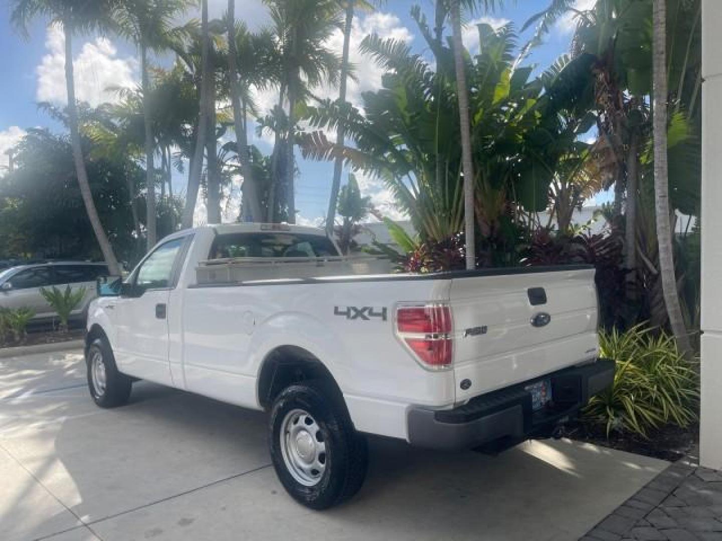 2014 Oxford White /Steel Gray Ford F-150 XL LOW MILES 28,806 4WD (1FTMF1EM2EK) with an 3.7L V6 Cylinder Engine engine, Automatic transmission, located at 4701 North Dixie Hwy, Pompano Beach, FL, 33064, (954) 422-2889, 26.240938, -80.123474 - OUR WEBPAGE FLORIDACARS1.COM HAS OVER 100 PHOTOS AND FREE CARFAX LINK 2014 FORD F-150 XL LONG BED 8 FT VIN: 1FTMF1EM2EKE36278 1 F T M F 1 E M 2 E K E 3 6 2 7 8 PICKUP 3.7L V6 F DOHC 24V FLEX FUEL REAR WHEEL DRIVE W/ 4X4 Features 4WD/AWD ABS Brakes Air Conditioning AM/FM Stereo Automatic Transmission - Photo#5