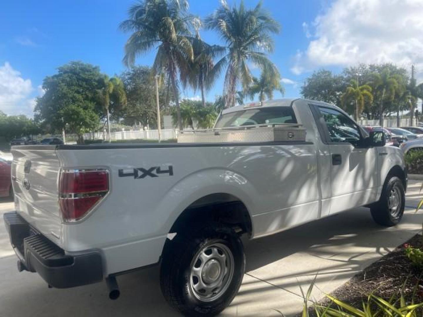 2014 Oxford White /Steel Gray Ford F-150 XL LOW MILES 28,806 4WD (1FTMF1EM2EK) with an 3.7L V6 Cylinder Engine engine, Automatic transmission, located at 4701 North Dixie Hwy, Pompano Beach, FL, 33064, (954) 422-2889, 26.240938, -80.123474 - OUR WEBPAGE FLORIDACARS1.COM HAS OVER 100 PHOTOS AND FREE CARFAX LINK 2014 FORD F-150 XL LONG BED 8 FT VIN: 1FTMF1EM2EKE36278 1 F T M F 1 E M 2 E K E 3 6 2 7 8 PICKUP 3.7L V6 F DOHC 24V FLEX FUEL REAR WHEEL DRIVE W/ 4X4 Features 4WD/AWD ABS Brakes Air Conditioning AM/FM Stereo Automatic Transmission - Photo#7