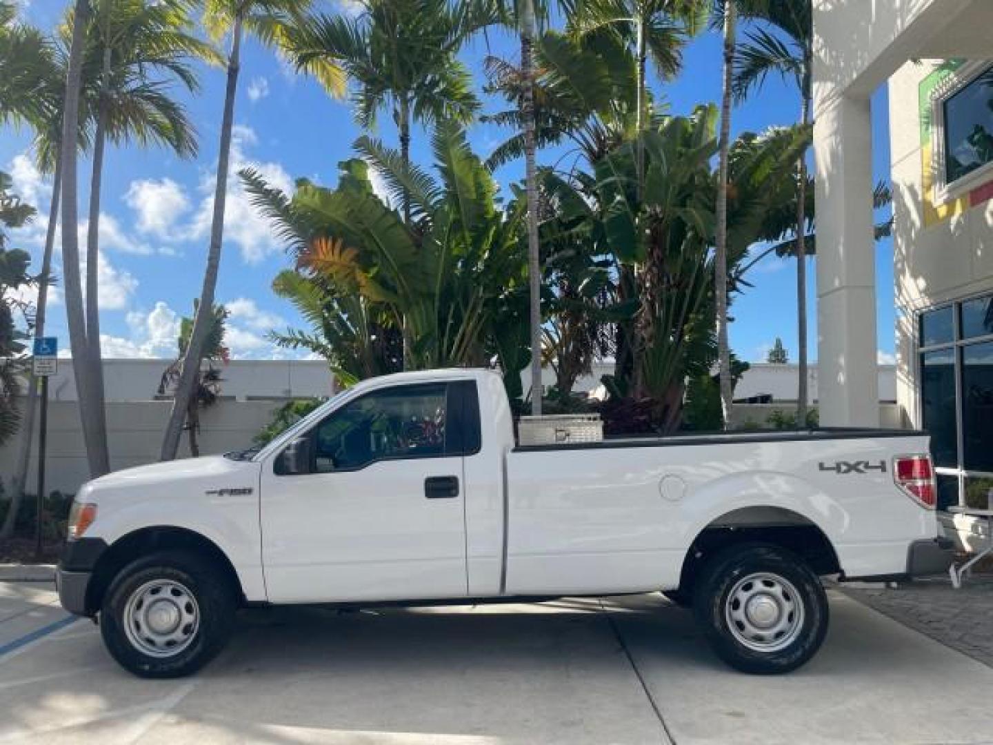 2014 Oxford White /Steel Gray Ford F-150 XL LOW MILES 28,806 4WD (1FTMF1EM2EK) with an 3.7L V6 Cylinder Engine engine, Automatic transmission, located at 4701 North Dixie Hwy, Pompano Beach, FL, 33064, (954) 422-2889, 26.240938, -80.123474 - OUR WEBPAGE FLORIDACARS1.COM HAS OVER 100 PHOTOS AND FREE CARFAX LINK 2014 FORD F-150 XL LONG BED 8 FT VIN: 1FTMF1EM2EKE36278 1 F T M F 1 E M 2 E K E 3 6 2 7 8 PICKUP 3.7L V6 F DOHC 24V FLEX FUEL REAR WHEEL DRIVE W/ 4X4 Features 4WD/AWD ABS Brakes Air Conditioning AM/FM Stereo Automatic Transmission - Photo#32