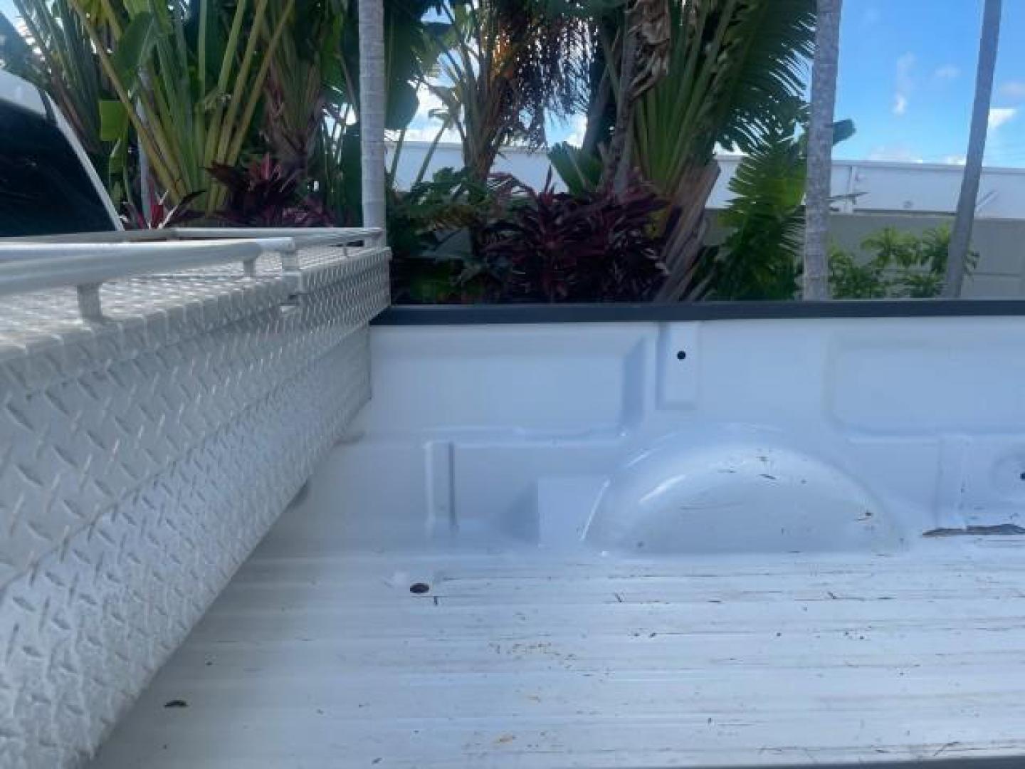 2014 Oxford White /Steel Gray Ford F-150 XL LOW MILES 28,806 4WD (1FTMF1EM2EK) with an 3.7L V6 Cylinder Engine engine, Automatic transmission, located at 4701 North Dixie Hwy, Pompano Beach, FL, 33064, (954) 422-2889, 26.240938, -80.123474 - OUR WEBPAGE FLORIDACARS1.COM HAS OVER 100 PHOTOS AND FREE CARFAX LINK 2014 FORD F-150 XL LONG BED 8 FT VIN: 1FTMF1EM2EKE36278 1 F T M F 1 E M 2 E K E 3 6 2 7 8 PICKUP 3.7L V6 F DOHC 24V FLEX FUEL REAR WHEEL DRIVE W/ 4X4 Features 4WD/AWD ABS Brakes Air Conditioning AM/FM Stereo Automatic Transmission - Photo#71