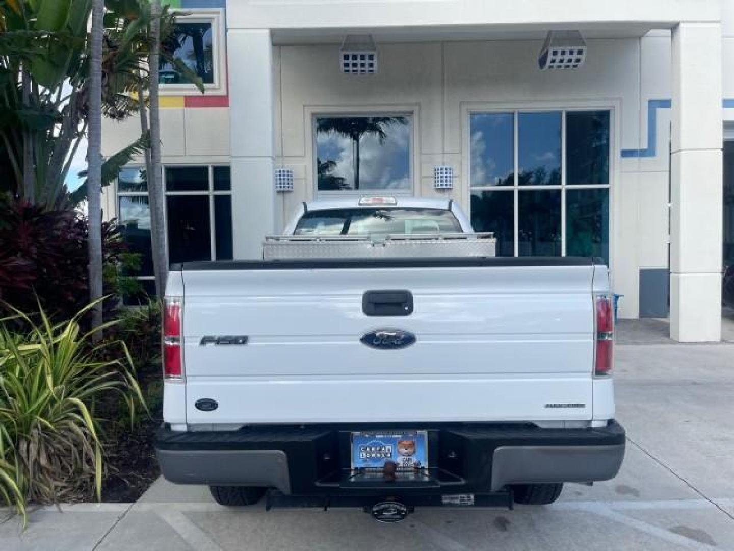 2014 Oxford White /Steel Gray Ford F-150 XL LOW MILES 28,806 4WD (1FTMF1EM2EK) with an 3.7L V6 Cylinder Engine engine, Automatic transmission, located at 4701 North Dixie Hwy, Pompano Beach, FL, 33064, (954) 422-2889, 26.240938, -80.123474 - OUR WEBPAGE FLORIDACARS1.COM HAS OVER 100 PHOTOS AND FREE CARFAX LINK 2014 FORD F-150 XL LONG BED 8 FT VIN: 1FTMF1EM2EKE36278 1 F T M F 1 E M 2 E K E 3 6 2 7 8 PICKUP 3.7L V6 F DOHC 24V FLEX FUEL REAR WHEEL DRIVE W/ 4X4 Features 4WD/AWD ABS Brakes Air Conditioning AM/FM Stereo Automatic Transmission - Photo#94