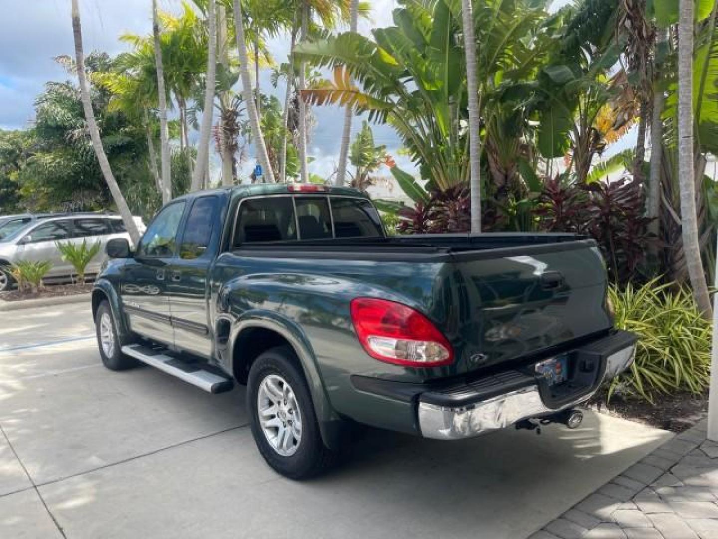 2006 Bluesteel Metallic /Taupe Toyota Tundra SR5 LOW MILES 4.7 V8 (5TBRT34136S) with an 4.7L DOHC SEFI 32-Valve i-Force V8 Engine engine, Automatic transmission, located at 4701 North Dixie Hwy, Pompano Beach, FL, 33064, (954) 422-2889, 26.240938, -80.123474 - OUR WEBPAGE FLORIDACARS1.COM HAS OVER 100 PHOTOS AND FREE CARFAX LINK 2006 TOYOTA TUNDRA SR5 LONG BED VIN: 5TBRT34136S474719 5 T B R T 3 4 1 3 6 S 4 7 4 7 1 9 4 DOOR EXTENDED CAB PICKUP 4.7L V8 F DOHC 32V GASOLINE REAR WHEEL DRIVE Features ABS Brakes Air Conditioning AM/FM Stereo Automatic Transmiss - Photo#5