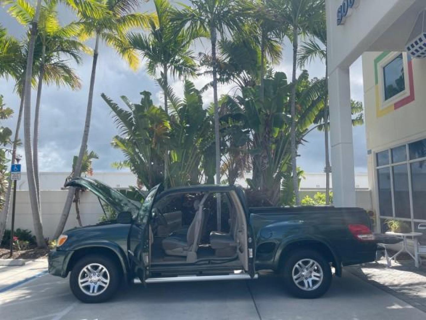 2006 Bluesteel Metallic /Taupe Toyota Tundra SR5 LOW MILES 4.7 V8 (5TBRT34136S) with an 4.7L DOHC SEFI 32-Valve i-Force V8 Engine engine, Automatic transmission, located at 4701 North Dixie Hwy, Pompano Beach, FL, 33064, (954) 422-2889, 26.240938, -80.123474 - OUR WEBPAGE FLORIDACARS1.COM HAS OVER 100 PHOTOS AND FREE CARFAX LINK 2006 TOYOTA TUNDRA SR5 LONG BED VIN: 5TBRT34136S474719 5 T B R T 3 4 1 3 6 S 4 7 4 7 1 9 4 DOOR EXTENDED CAB PICKUP 4.7L V8 F DOHC 32V GASOLINE REAR WHEEL DRIVE Features ABS Brakes Air Conditioning AM/FM Stereo Automatic Transmiss - Photo#8