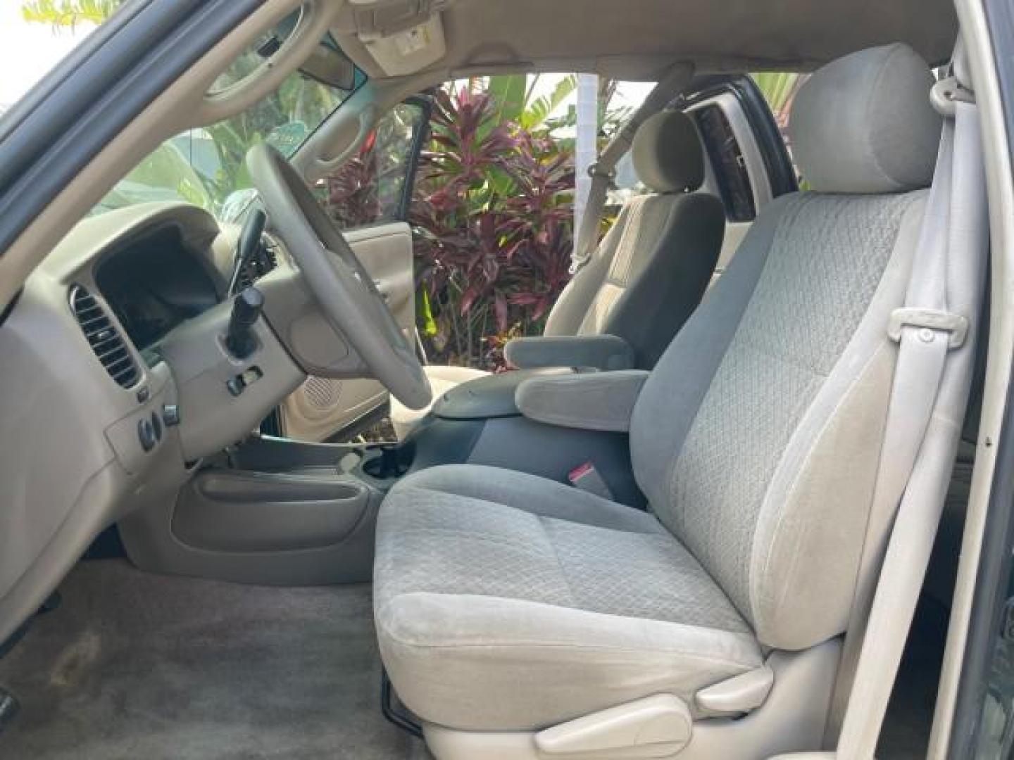 2006 Bluesteel Metallic /Taupe Toyota Tundra SR5 LOW MILES 4.7 V8 (5TBRT34136S) with an 4.7L DOHC SEFI 32-Valve i-Force V8 Engine engine, Automatic transmission, located at 4701 North Dixie Hwy, Pompano Beach, FL, 33064, (954) 422-2889, 26.240938, -80.123474 - OUR WEBPAGE FLORIDACARS1.COM HAS OVER 100 PHOTOS AND FREE CARFAX LINK 2006 TOYOTA TUNDRA SR5 LONG BED VIN: 5TBRT34136S474719 5 T B R T 3 4 1 3 6 S 4 7 4 7 1 9 4 DOOR EXTENDED CAB PICKUP 4.7L V8 F DOHC 32V GASOLINE REAR WHEEL DRIVE Features ABS Brakes Air Conditioning AM/FM Stereo Automatic Transmiss - Photo#10