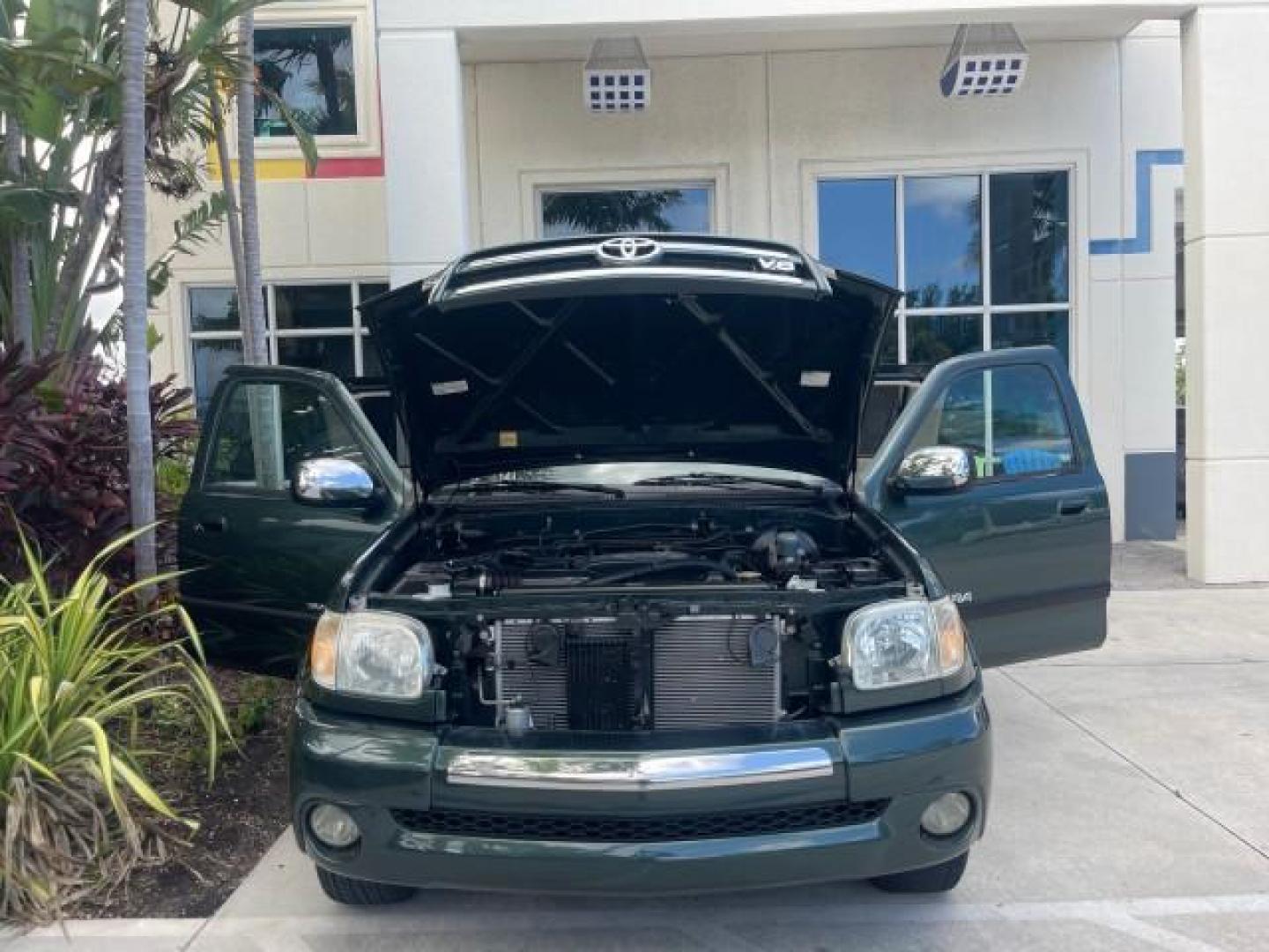 2006 Bluesteel Metallic /Taupe Toyota Tundra SR5 LOW MILES 4.7 V8 (5TBRT34136S) with an 4.7L DOHC SEFI 32-Valve i-Force V8 Engine engine, Automatic transmission, located at 4701 North Dixie Hwy, Pompano Beach, FL, 33064, (954) 422-2889, 26.240938, -80.123474 - OUR WEBPAGE FLORIDACARS1.COM HAS OVER 100 PHOTOS AND FREE CARFAX LINK 2006 TOYOTA TUNDRA SR5 LONG BED VIN: 5TBRT34136S474719 5 T B R T 3 4 1 3 6 S 4 7 4 7 1 9 4 DOOR EXTENDED CAB PICKUP 4.7L V8 F DOHC 32V GASOLINE REAR WHEEL DRIVE Features ABS Brakes Air Conditioning AM/FM Stereo Automatic Transmiss - Photo#17