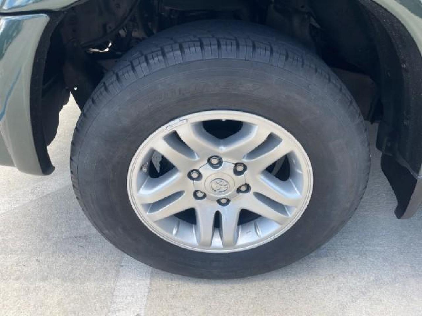 2006 Bluesteel Metallic /Taupe Toyota Tundra SR5 LOW MILES 4.7 V8 (5TBRT34136S) with an 4.7L DOHC SEFI 32-Valve i-Force V8 Engine engine, Automatic transmission, located at 4701 North Dixie Hwy, Pompano Beach, FL, 33064, (954) 422-2889, 26.240938, -80.123474 - OUR WEBPAGE FLORIDACARS1.COM HAS OVER 100 PHOTOS AND FREE CARFAX LINK 2006 TOYOTA TUNDRA SR5 LONG BED VIN: 5TBRT34136S474719 5 T B R T 3 4 1 3 6 S 4 7 4 7 1 9 4 DOOR EXTENDED CAB PICKUP 4.7L V8 F DOHC 32V GASOLINE REAR WHEEL DRIVE Features ABS Brakes Air Conditioning AM/FM Stereo Automatic Transmiss - Photo#19