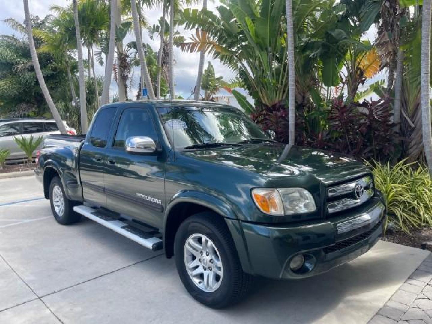 2006 Bluesteel Metallic /Taupe Toyota Tundra SR5 LOW MILES 4.7 V8 (5TBRT34136S) with an 4.7L DOHC SEFI 32-Valve i-Force V8 Engine engine, Automatic transmission, located at 4701 North Dixie Hwy, Pompano Beach, FL, 33064, (954) 422-2889, 26.240938, -80.123474 - OUR WEBPAGE FLORIDACARS1.COM HAS OVER 100 PHOTOS AND FREE CARFAX LINK 2006 TOYOTA TUNDRA SR5 LONG BED VIN: 5TBRT34136S474719 5 T B R T 3 4 1 3 6 S 4 7 4 7 1 9 4 DOOR EXTENDED CAB PICKUP 4.7L V8 F DOHC 32V GASOLINE REAR WHEEL DRIVE Features ABS Brakes Air Conditioning AM/FM Stereo Automatic Transmiss - Photo#24