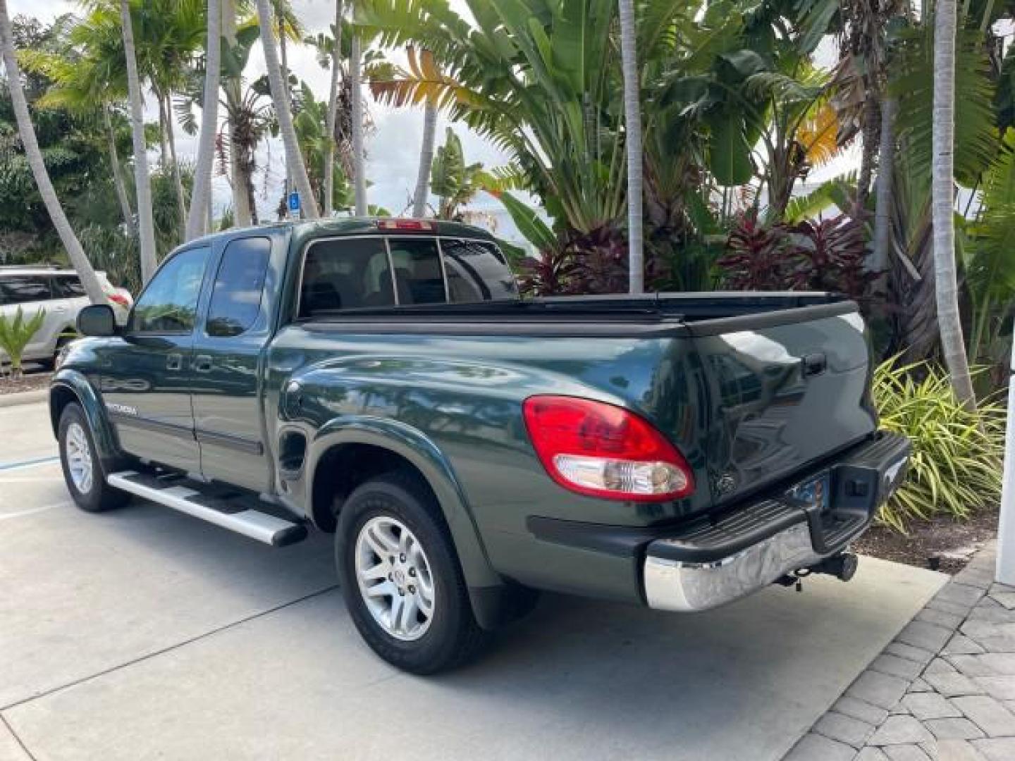 2006 Bluesteel Metallic /Taupe Toyota Tundra SR5 LOW MILES 4.7 V8 (5TBRT34136S) with an 4.7L DOHC SEFI 32-Valve i-Force V8 Engine engine, Automatic transmission, located at 4701 North Dixie Hwy, Pompano Beach, FL, 33064, (954) 422-2889, 26.240938, -80.123474 - OUR WEBPAGE FLORIDACARS1.COM HAS OVER 100 PHOTOS AND FREE CARFAX LINK 2006 TOYOTA TUNDRA SR5 LONG BED VIN: 5TBRT34136S474719 5 T B R T 3 4 1 3 6 S 4 7 4 7 1 9 4 DOOR EXTENDED CAB PICKUP 4.7L V8 F DOHC 32V GASOLINE REAR WHEEL DRIVE Features ABS Brakes Air Conditioning AM/FM Stereo Automatic Transmiss - Photo#34