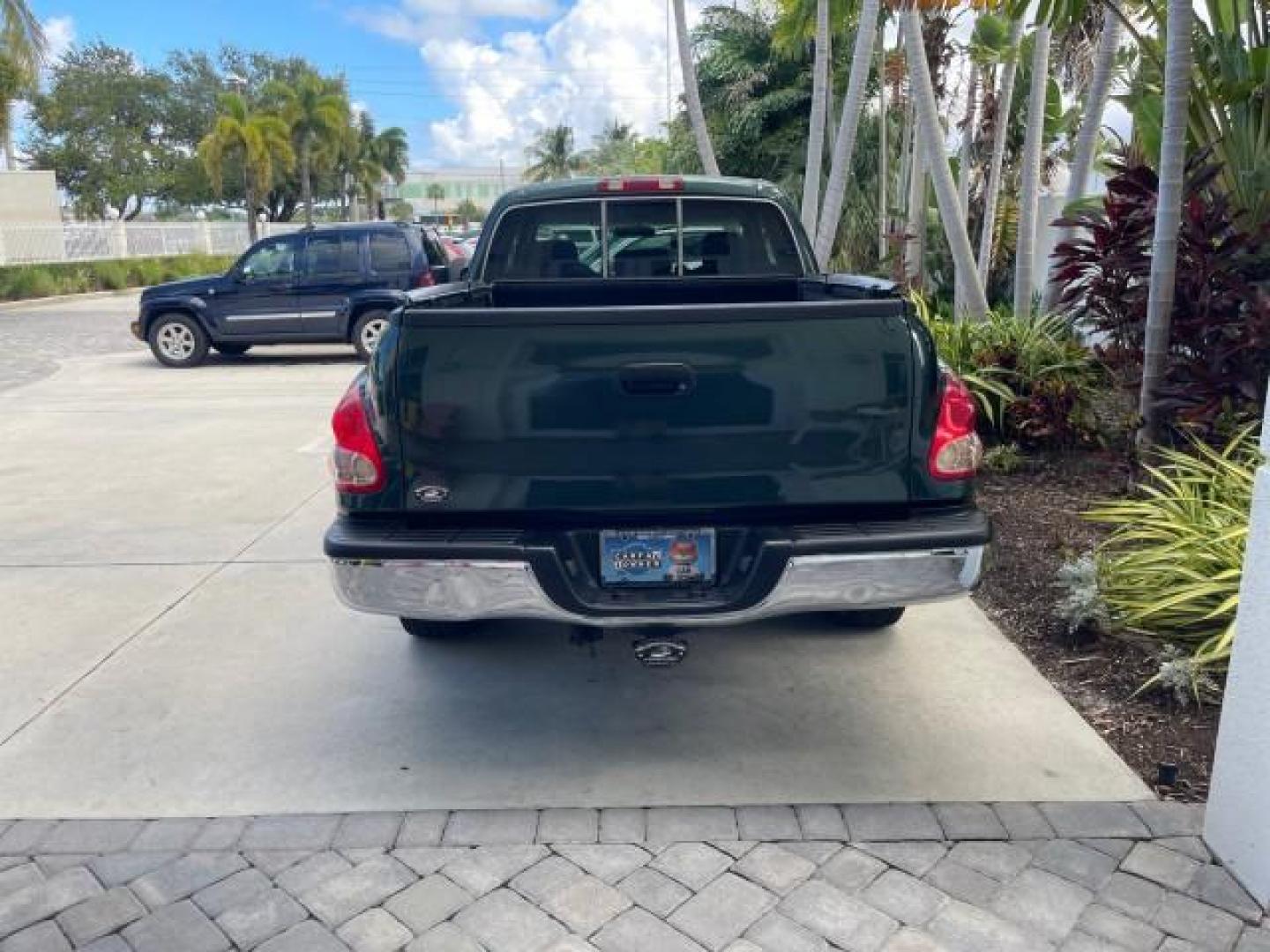 2006 Bluesteel Metallic /Taupe Toyota Tundra SR5 LOW MILES 4.7 V8 (5TBRT34136S) with an 4.7L DOHC SEFI 32-Valve i-Force V8 Engine engine, Automatic transmission, located at 4701 North Dixie Hwy, Pompano Beach, FL, 33064, (954) 422-2889, 26.240938, -80.123474 - OUR WEBPAGE FLORIDACARS1.COM HAS OVER 100 PHOTOS AND FREE CARFAX LINK 2006 TOYOTA TUNDRA SR5 LONG BED VIN: 5TBRT34136S474719 5 T B R T 3 4 1 3 6 S 4 7 4 7 1 9 4 DOOR EXTENDED CAB PICKUP 4.7L V8 F DOHC 32V GASOLINE REAR WHEEL DRIVE Features ABS Brakes Air Conditioning AM/FM Stereo Automatic Transmiss - Photo#35
