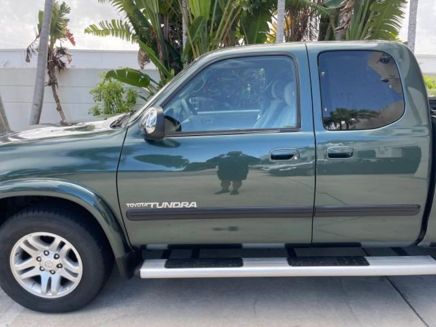 2006 Bluesteel Metallic /Taupe Toyota Tundra SR5 LOW MILES 4.7 V8 (5TBRT34136S) with an 4.7L DOHC SEFI 32-Valve i-Force V8 Engine engine, Automatic transmission, located at 4701 North Dixie Hwy, Pompano Beach, FL, 33064, (954) 422-2889, 26.240938, -80.123474 - OUR WEBPAGE FLORIDACARS1.COM HAS OVER 100 PHOTOS AND FREE CARFAX LINK 2006 TOYOTA TUNDRA SR5 LONG BED VIN: 5TBRT34136S474719 5 T B R T 3 4 1 3 6 S 4 7 4 7 1 9 4 DOOR EXTENDED CAB PICKUP 4.7L V8 F DOHC 32V GASOLINE REAR WHEEL DRIVE Features ABS Brakes Air Conditioning AM/FM Stereo Automatic Transmiss - Photo#37