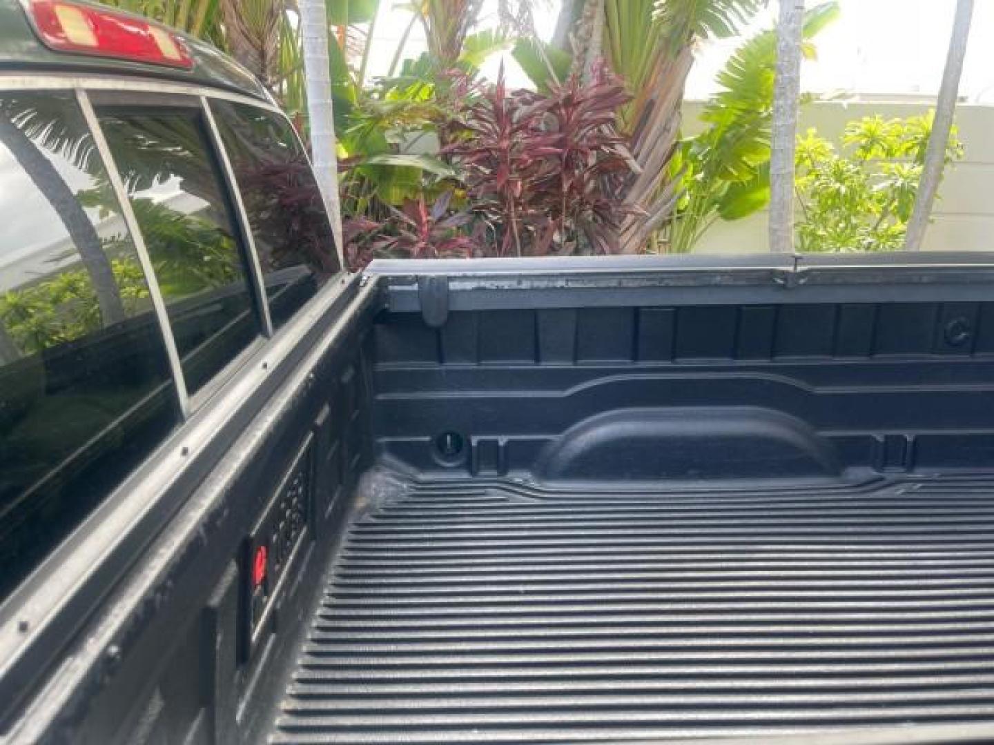 2006 Bluesteel Metallic /Taupe Toyota Tundra SR5 LOW MILES 4.7 V8 (5TBRT34136S) with an 4.7L DOHC SEFI 32-Valve i-Force V8 Engine engine, Automatic transmission, located at 4701 North Dixie Hwy, Pompano Beach, FL, 33064, (954) 422-2889, 26.240938, -80.123474 - OUR WEBPAGE FLORIDACARS1.COM HAS OVER 100 PHOTOS AND FREE CARFAX LINK 2006 TOYOTA TUNDRA SR5 LONG BED VIN: 5TBRT34136S474719 5 T B R T 3 4 1 3 6 S 4 7 4 7 1 9 4 DOOR EXTENDED CAB PICKUP 4.7L V8 F DOHC 32V GASOLINE REAR WHEEL DRIVE Features ABS Brakes Air Conditioning AM/FM Stereo Automatic Transmiss - Photo#86