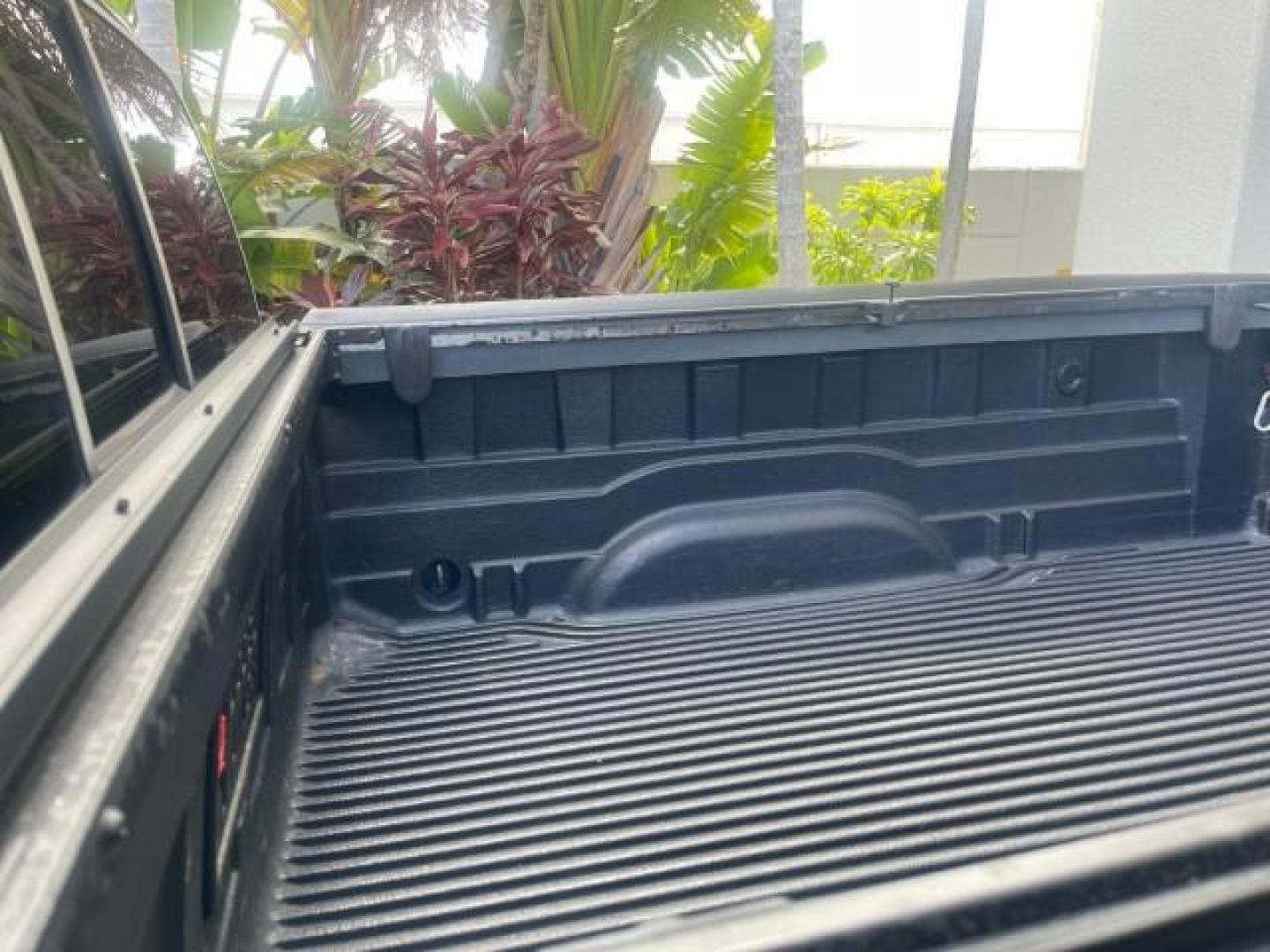 2006 Bluesteel Metallic /Taupe Toyota Tundra SR5 LOW MILES 4.7 V8 (5TBRT34136S) with an 4.7L DOHC SEFI 32-Valve i-Force V8 Engine engine, Automatic transmission, located at 4701 North Dixie Hwy, Pompano Beach, FL, 33064, (954) 422-2889, 26.240938, -80.123474 - OUR WEBPAGE FLORIDACARS1.COM HAS OVER 100 PHOTOS AND FREE CARFAX LINK 2006 TOYOTA TUNDRA SR5 LONG BED VIN: 5TBRT34136S474719 5 T B R T 3 4 1 3 6 S 4 7 4 7 1 9 4 DOOR EXTENDED CAB PICKUP 4.7L V8 F DOHC 32V GASOLINE REAR WHEEL DRIVE Features ABS Brakes Air Conditioning AM/FM Stereo Automatic Transmiss - Photo#89
