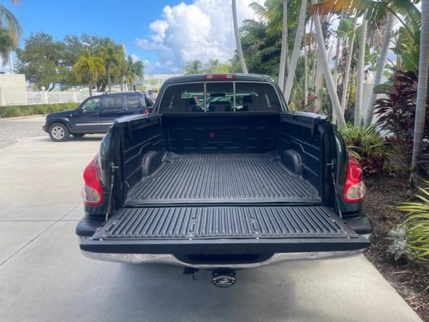 2006 Bluesteel Metallic /Taupe Toyota Tundra SR5 LOW MILES 4.7 V8 (5TBRT34136S) with an 4.7L DOHC SEFI 32-Valve i-Force V8 Engine engine, Automatic transmission, located at 4701 North Dixie Hwy, Pompano Beach, FL, 33064, (954) 422-2889, 26.240938, -80.123474 - OUR WEBPAGE FLORIDACARS1.COM HAS OVER 100 PHOTOS AND FREE CARFAX LINK 2006 TOYOTA TUNDRA SR5 LONG BED VIN: 5TBRT34136S474719 5 T B R T 3 4 1 3 6 S 4 7 4 7 1 9 4 DOOR EXTENDED CAB PICKUP 4.7L V8 F DOHC 32V GASOLINE REAR WHEEL DRIVE Features ABS Brakes Air Conditioning AM/FM Stereo Automatic Transmiss - Photo#92