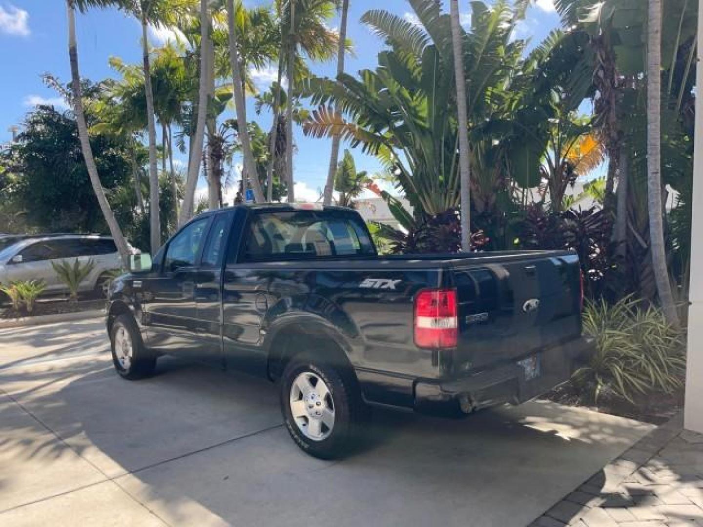 2007 Black /Flint Ford F-150 STX LOW 41,792 1 OWNER (1FTRF12247K) with an 4.2L EFI V6 Engine engine, Automatic transmission, located at 4701 North Dixie Hwy, Pompano Beach, FL, 33064, (954) 422-2889, 26.240938, -80.123474 - OUR WEBPAGE FLORIDACARS1.COM HAS OVER 100 PHOTOS AND FREE CARFAX LINK 2007 FORD F-150 XL LONG BED 8 FT VIN: 1FTRF12247KD38557 1 F T R F 1 2 2 4 7 K D 3 8 5 5 7 PICKUP 4.2L V6 F GASOLINE REAR WHEEL DRIVE Features ABS Brakes Air Conditioning Alloy Wheels AM/FM Stereo Automatic Transmission Auxiliary A - Photo#5