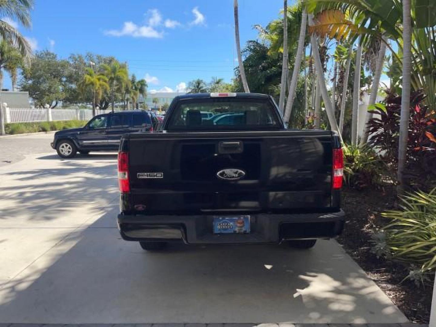 2007 Black /Flint Ford F-150 STX LOW 41,792 1 OWNER (1FTRF12247K) with an 4.2L EFI V6 Engine engine, Automatic transmission, located at 4701 North Dixie Hwy, Pompano Beach, FL, 33064, (954) 422-2889, 26.240938, -80.123474 - OUR WEBPAGE FLORIDACARS1.COM HAS OVER 100 PHOTOS AND FREE CARFAX LINK 2007 FORD F-150 XL LONG BED 8 FT VIN: 1FTRF12247KD38557 1 F T R F 1 2 2 4 7 K D 3 8 5 5 7 PICKUP 4.2L V6 F GASOLINE REAR WHEEL DRIVE Features ABS Brakes Air Conditioning Alloy Wheels AM/FM Stereo Automatic Transmission Auxiliary A - Photo#6