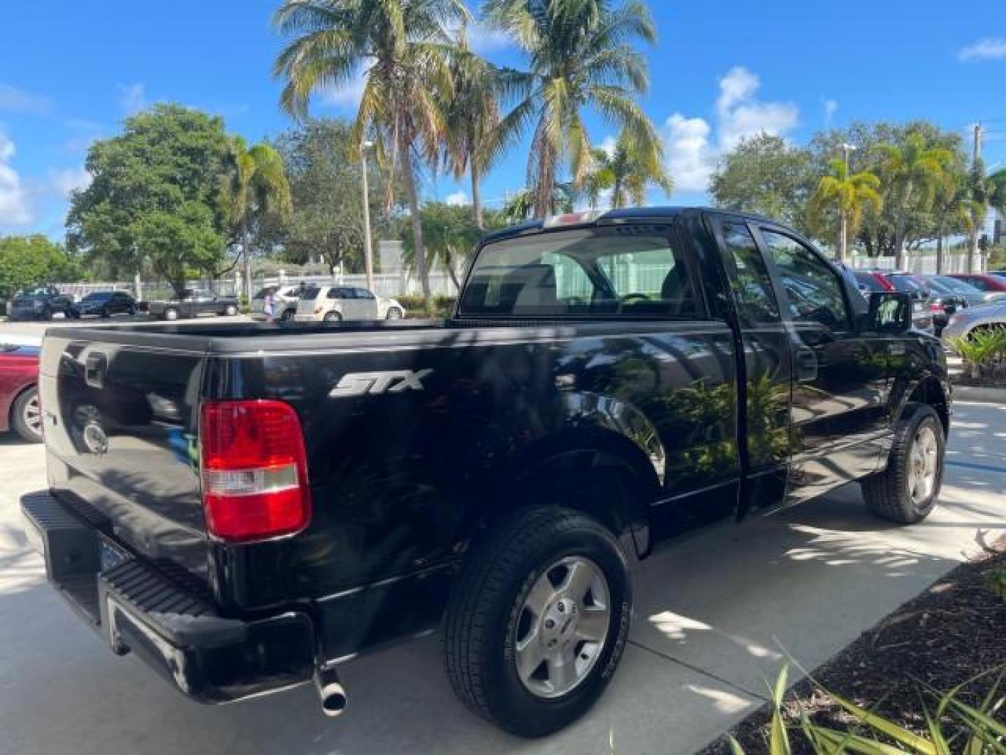 2007 Black /Flint Ford F-150 STX LOW 41,792 1 OWNER (1FTRF12247K) with an 4.2L EFI V6 Engine engine, Automatic transmission, located at 4701 North Dixie Hwy, Pompano Beach, FL, 33064, (954) 422-2889, 26.240938, -80.123474 - OUR WEBPAGE FLORIDACARS1.COM HAS OVER 100 PHOTOS AND FREE CARFAX LINK 2007 FORD F-150 XL LONG BED 8 FT VIN: 1FTRF12247KD38557 1 F T R F 1 2 2 4 7 K D 3 8 5 5 7 PICKUP 4.2L V6 F GASOLINE REAR WHEEL DRIVE Features ABS Brakes Air Conditioning Alloy Wheels AM/FM Stereo Automatic Transmission Auxiliary A - Photo#7