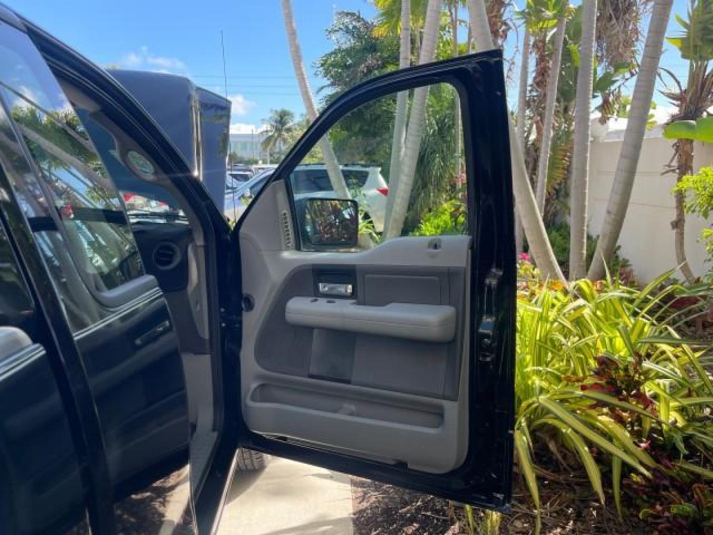 2007 Black /Flint Ford F-150 STX LOW 41,792 1 OWNER (1FTRF12247K) with an 4.2L EFI V6 Engine engine, Automatic transmission, located at 4701 North Dixie Hwy, Pompano Beach, FL, 33064, (954) 422-2889, 26.240938, -80.123474 - OUR WEBPAGE FLORIDACARS1.COM HAS OVER 100 PHOTOS AND FREE CARFAX LINK 2007 FORD F-150 XL LONG BED 8 FT VIN: 1FTRF12247KD38557 1 F T R F 1 2 2 4 7 K D 3 8 5 5 7 PICKUP 4.2L V6 F GASOLINE REAR WHEEL DRIVE Features ABS Brakes Air Conditioning Alloy Wheels AM/FM Stereo Automatic Transmission Auxiliary A - Photo#11