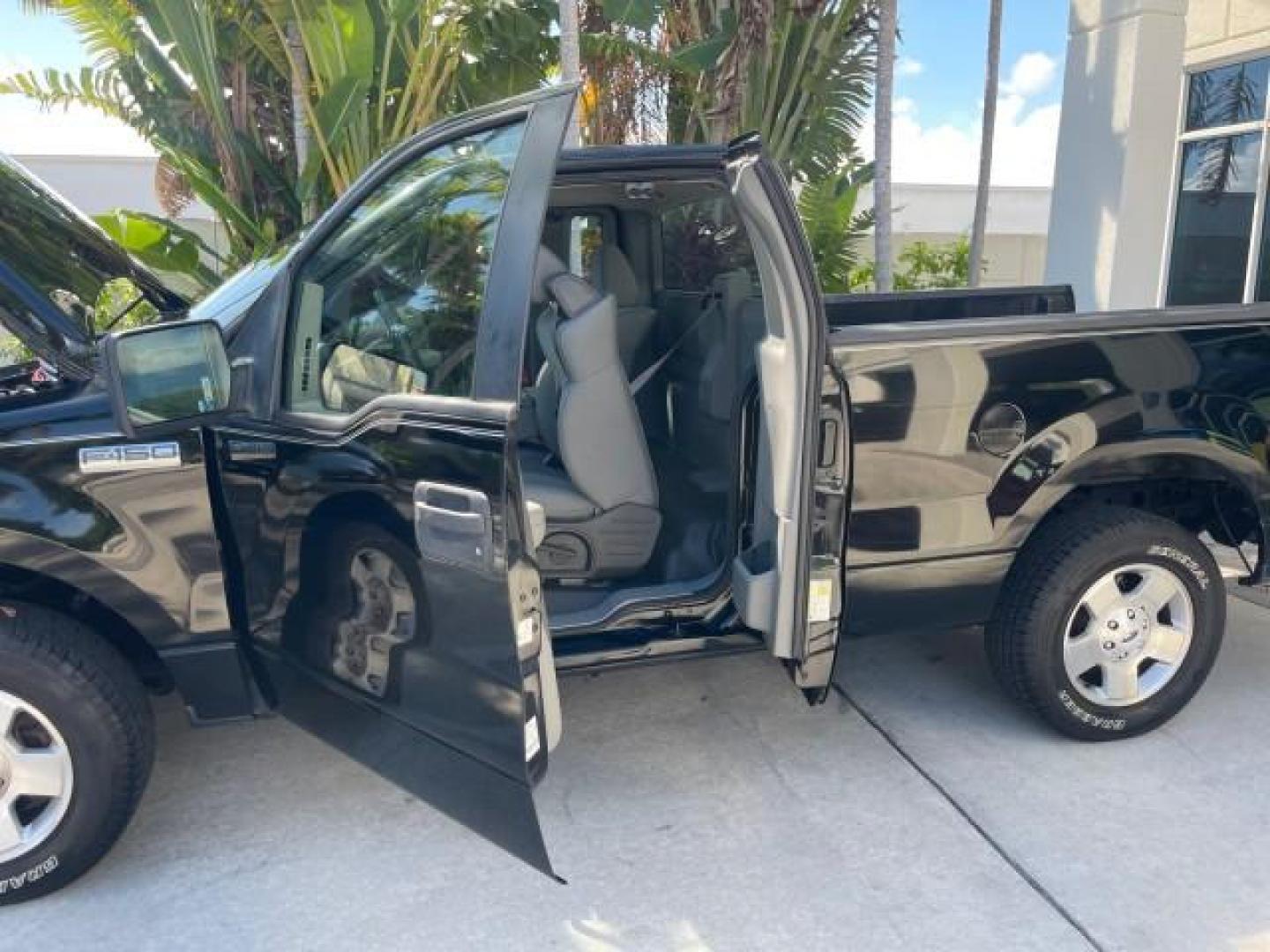 2007 Black /Flint Ford F-150 STX LOW 41,792 1 OWNER (1FTRF12247K) with an 4.2L EFI V6 Engine engine, Automatic transmission, located at 4701 North Dixie Hwy, Pompano Beach, FL, 33064, (954) 422-2889, 26.240938, -80.123474 - OUR WEBPAGE FLORIDACARS1.COM HAS OVER 100 PHOTOS AND FREE CARFAX LINK 2007 FORD F-150 XL LONG BED 8 FT VIN: 1FTRF12247KD38557 1 F T R F 1 2 2 4 7 K D 3 8 5 5 7 PICKUP 4.2L V6 F GASOLINE REAR WHEEL DRIVE Features ABS Brakes Air Conditioning Alloy Wheels AM/FM Stereo Automatic Transmission Auxiliary A - Photo#13