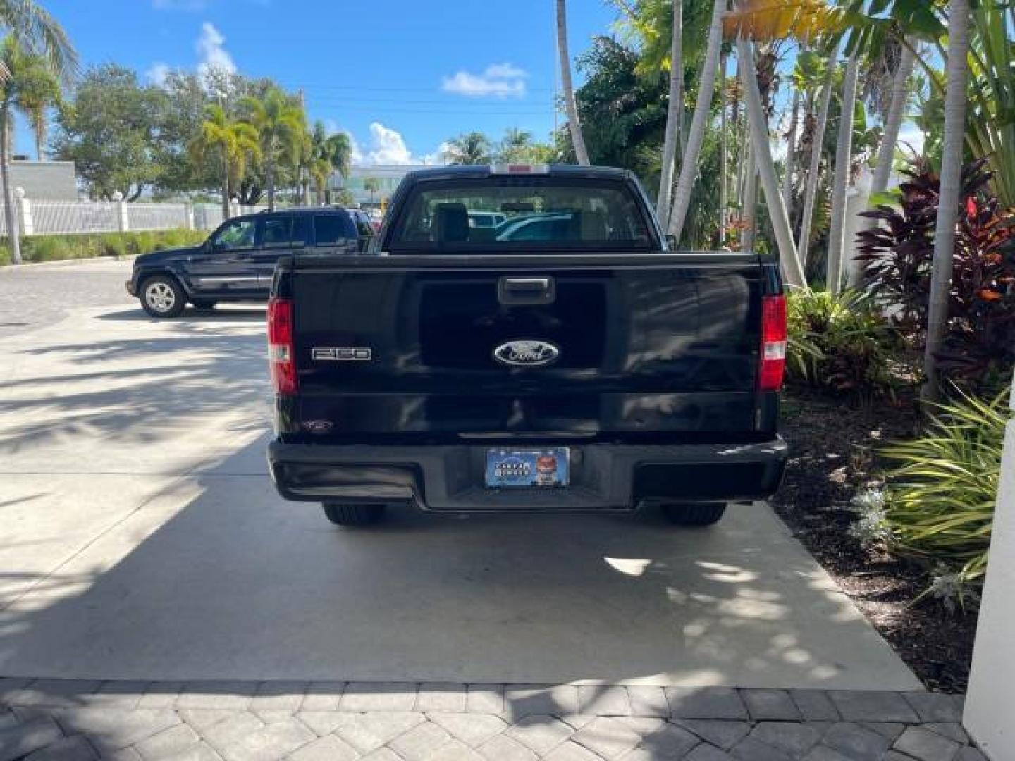 2007 Black /Flint Ford F-150 STX LOW 41,792 1 OWNER (1FTRF12247K) with an 4.2L EFI V6 Engine engine, Automatic transmission, located at 4701 North Dixie Hwy, Pompano Beach, FL, 33064, (954) 422-2889, 26.240938, -80.123474 - OUR WEBPAGE FLORIDACARS1.COM HAS OVER 100 PHOTOS AND FREE CARFAX LINK 2007 FORD F-150 XL LONG BED 8 FT VIN: 1FTRF12247KD38557 1 F T R F 1 2 2 4 7 K D 3 8 5 5 7 PICKUP 4.2L V6 F GASOLINE REAR WHEEL DRIVE Features ABS Brakes Air Conditioning Alloy Wheels AM/FM Stereo Automatic Transmission Auxiliary A - Photo#35