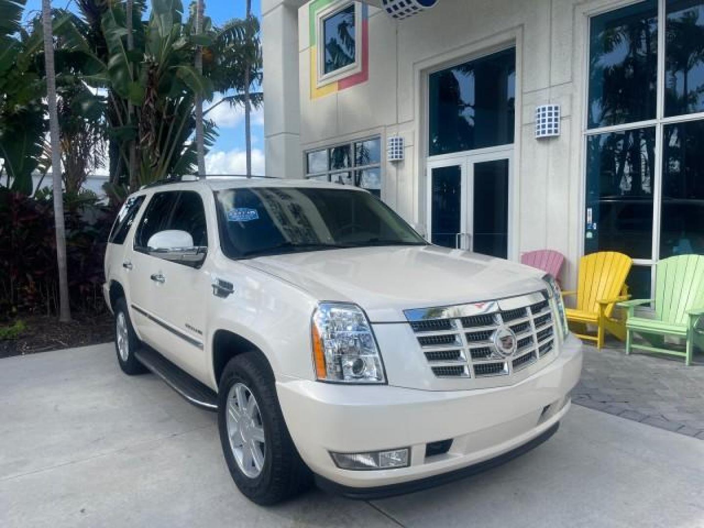 2013 White Diamond Tricoat /Cashmere w/Cocoa Accents Cadillac Escalade LOW MILES 62,315 PEARL WHITE (1GYS3AEF3DR) with an 6.2L Vortec 1000 V8 SFI E85 Engine engine, Automatic transmission, located at 4701 North Dixie Hwy, Pompano Beach, FL, 33064, (954) 422-2889, 26.240938, -80.123474 - OUR WEBPAGE FLORIDACARS1.COM HAS OVER 100 PHOTOS AND FREE CARFAX LINK 2013 CADILLAC ESCALADE WHITE DIAMOND TRICOAT - NEW $$ 63,170 VIN: 1GYS3AEF3DR239301 1 G Y S 3 A E F 3 D R 2 3 9 3 0 1 4 DOOR WAGON/SPORT UTILITY 6.2L V8 F OHV 16V FLEX FUEL REAR WHEEL DRIVE Features A/C Seat(s) ABS Brakes Air Cond - Photo#1