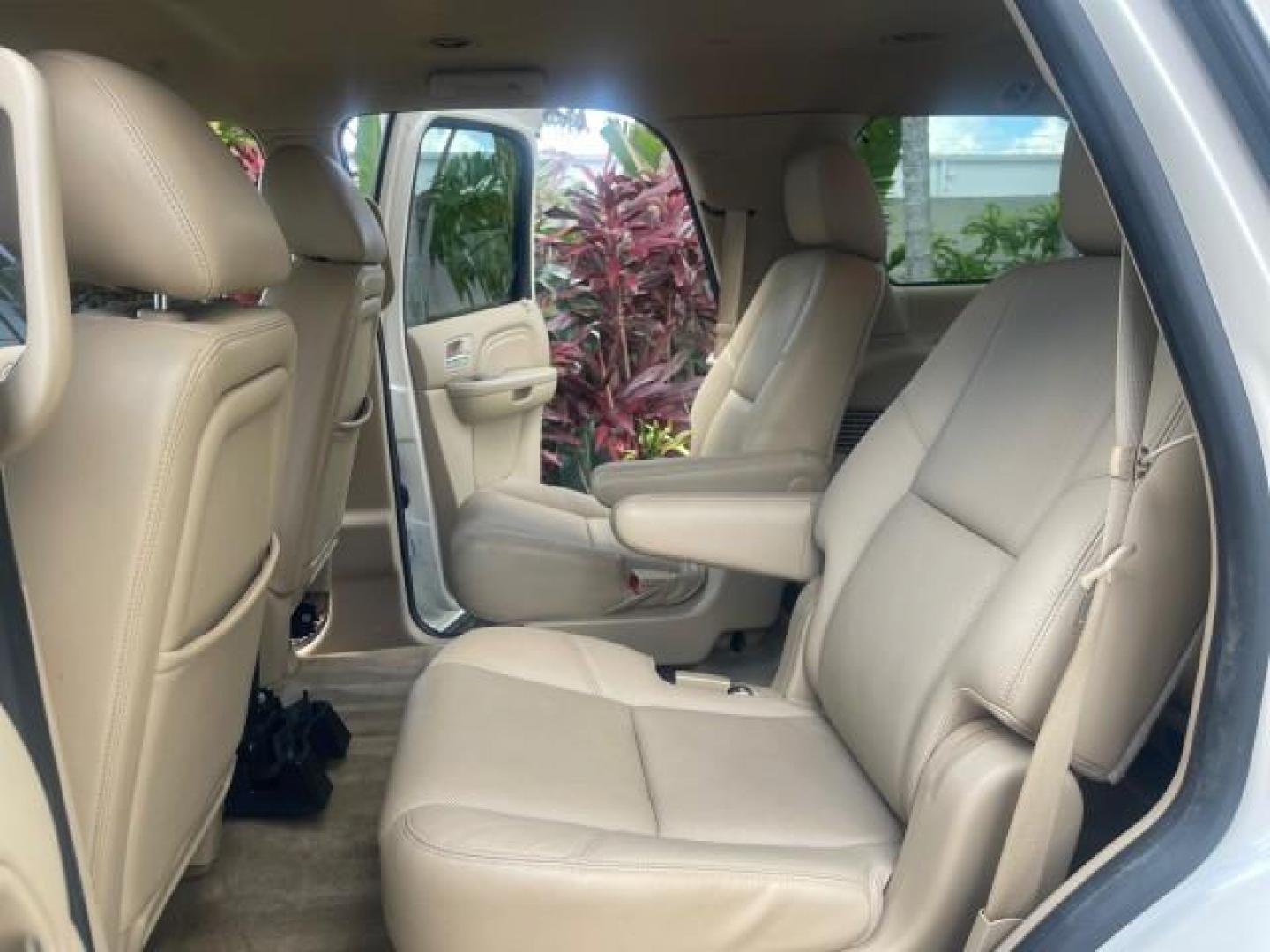 2013 White Diamond Tricoat /Cashmere w/Cocoa Accents Cadillac Escalade LOW MILES 62,315 PEARL WHITE (1GYS3AEF3DR) with an 6.2L Vortec 1000 V8 SFI E85 Engine engine, Automatic transmission, located at 4701 North Dixie Hwy, Pompano Beach, FL, 33064, (954) 422-2889, 26.240938, -80.123474 - OUR WEBPAGE FLORIDACARS1.COM HAS OVER 100 PHOTOS AND FREE CARFAX LINK 2013 CADILLAC ESCALADE WHITE DIAMOND TRICOAT - NEW $$ 63,170 VIN: 1GYS3AEF3DR239301 1 G Y S 3 A E F 3 D R 2 3 9 3 0 1 4 DOOR WAGON/SPORT UTILITY 6.2L V8 F OHV 16V FLEX FUEL REAR WHEEL DRIVE Features A/C Seat(s) ABS Brakes Air Cond - Photo#14