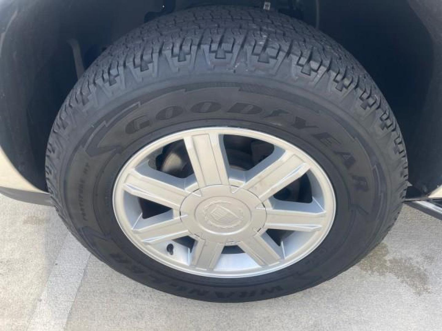 2013 White Diamond Tricoat /Cashmere w/Cocoa Accents Cadillac Escalade LOW MILES 62,315 PEARL WHITE (1GYS3AEF3DR) with an 6.2L Vortec 1000 V8 SFI E85 Engine engine, Automatic transmission, located at 4701 North Dixie Hwy, Pompano Beach, FL, 33064, (954) 422-2889, 26.240938, -80.123474 - OUR WEBPAGE FLORIDACARS1.COM HAS OVER 100 PHOTOS AND FREE CARFAX LINK 2013 CADILLAC ESCALADE WHITE DIAMOND TRICOAT - NEW $$ 63,170 VIN: 1GYS3AEF3DR239301 1 G Y S 3 A E F 3 D R 2 3 9 3 0 1 4 DOOR WAGON/SPORT UTILITY 6.2L V8 F OHV 16V FLEX FUEL REAR WHEEL DRIVE Features A/C Seat(s) ABS Brakes Air Cond - Photo#19