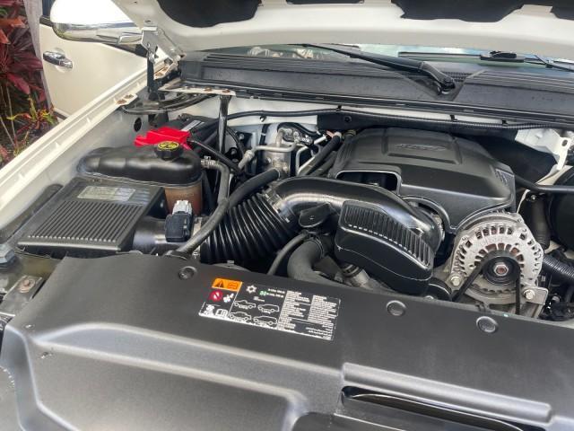 2013 White Diamond Tricoat /Cashmere w/Cocoa Accents Cadillac Escalade LOW MILES 62,322 PEARL WHITE (1GYS3AEF3DR) with an 6.2L Vortec 1000 V8 SFI E85 Engine engine, Automatic transmission, located at 4701 North Dixie Hwy, Pompano Beach, FL, 33064, (954) 422-2889, 26.240938, -80.123474 - OUR WEBPAGE FLORIDACARS1.COM HAS OVER 100 PHOTOS AND FREE CARFAX LINK 2013 CADILLAC ESCALADE WHITE DIAMOND TRICOAT - NEW $$ 63,170 VIN: 1GYS3AEF3DR239301 1 G Y S 3 A E F 3 D R 2 3 9 3 0 1 4 DOOR WAGON/SPORT UTILITY 6.2L V8 F OHV 16V FLEX FUEL REAR WHEEL DRIVE Features A/C Seat(s) ABS Brakes Air Cond - Photo#25