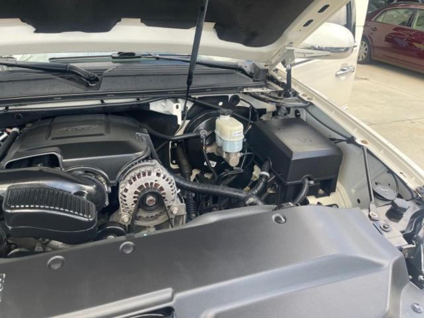 2013 White Diamond Tricoat /Cashmere w/Cocoa Accents Cadillac Escalade LOW MILES 62,315 PEARL WHITE (1GYS3AEF3DR) with an 6.2L Vortec 1000 V8 SFI E85 Engine engine, Automatic transmission, located at 4701 North Dixie Hwy, Pompano Beach, FL, 33064, (954) 422-2889, 26.240938, -80.123474 - OUR WEBPAGE FLORIDACARS1.COM HAS OVER 100 PHOTOS AND FREE CARFAX LINK 2013 CADILLAC ESCALADE WHITE DIAMOND TRICOAT - NEW $$ 63,170 VIN: 1GYS3AEF3DR239301 1 G Y S 3 A E F 3 D R 2 3 9 3 0 1 4 DOOR WAGON/SPORT UTILITY 6.2L V8 F OHV 16V FLEX FUEL REAR WHEEL DRIVE Features A/C Seat(s) ABS Brakes Air Cond - Photo#26