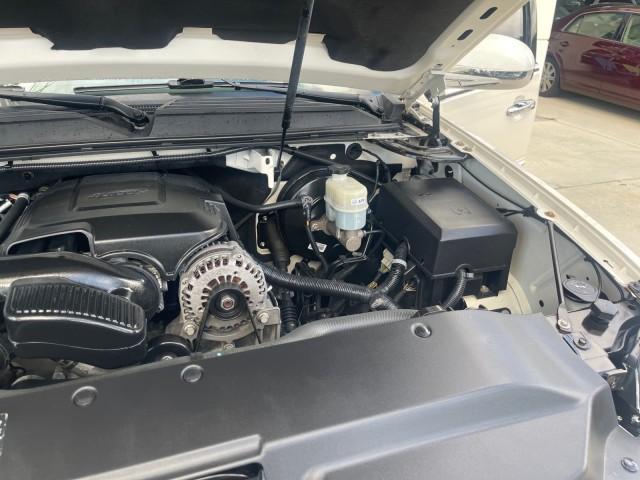 2013 White Diamond Tricoat /Cashmere w/Cocoa Accents Cadillac Escalade LOW MILES 62,322 PEARL WHITE (1GYS3AEF3DR) with an 6.2L Vortec 1000 V8 SFI E85 Engine engine, Automatic transmission, located at 4701 North Dixie Hwy, Pompano Beach, FL, 33064, (954) 422-2889, 26.240938, -80.123474 - OUR WEBPAGE FLORIDACARS1.COM HAS OVER 100 PHOTOS AND FREE CARFAX LINK 2013 CADILLAC ESCALADE WHITE DIAMOND TRICOAT - NEW $$ 63,170 VIN: 1GYS3AEF3DR239301 1 G Y S 3 A E F 3 D R 2 3 9 3 0 1 4 DOOR WAGON/SPORT UTILITY 6.2L V8 F OHV 16V FLEX FUEL REAR WHEEL DRIVE Features A/C Seat(s) ABS Brakes Air Cond - Photo#26