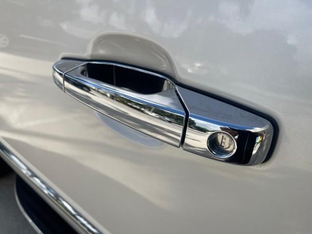 2013 White Diamond Tricoat /Cashmere w/Cocoa Accents Cadillac Escalade LOW MILES 62,322 PEARL WHITE (1GYS3AEF3DR) with an 6.2L Vortec 1000 V8 SFI E85 Engine engine, Automatic transmission, located at 4701 North Dixie Hwy, Pompano Beach, FL, 33064, (954) 422-2889, 26.240938, -80.123474 - OUR WEBPAGE FLORIDACARS1.COM HAS OVER 100 PHOTOS AND FREE CARFAX LINK 2013 CADILLAC ESCALADE WHITE DIAMOND TRICOAT - NEW $$ 63,170 VIN: 1GYS3AEF3DR239301 1 G Y S 3 A E F 3 D R 2 3 9 3 0 1 4 DOOR WAGON/SPORT UTILITY 6.2L V8 F OHV 16V FLEX FUEL REAR WHEEL DRIVE Features A/C Seat(s) ABS Brakes Air Cond - Photo#38