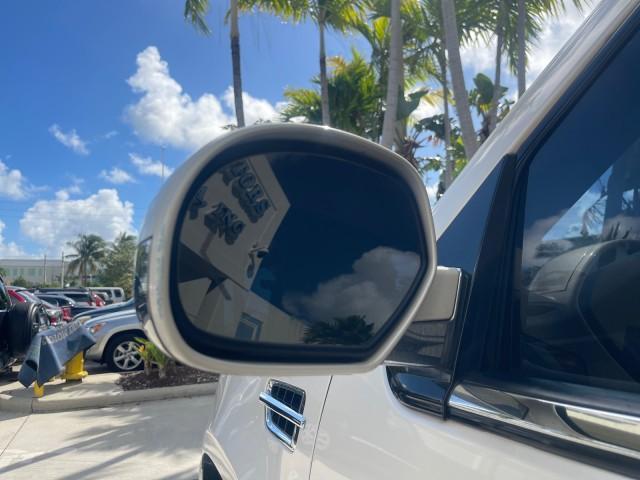 2013 White Diamond Tricoat /Cashmere w/Cocoa Accents Cadillac Escalade LOW MILES 62,322 PEARL WHITE (1GYS3AEF3DR) with an 6.2L Vortec 1000 V8 SFI E85 Engine engine, Automatic transmission, located at 4701 North Dixie Hwy, Pompano Beach, FL, 33064, (954) 422-2889, 26.240938, -80.123474 - OUR WEBPAGE FLORIDACARS1.COM HAS OVER 100 PHOTOS AND FREE CARFAX LINK 2013 CADILLAC ESCALADE WHITE DIAMOND TRICOAT - NEW $$ 63,170 VIN: 1GYS3AEF3DR239301 1 G Y S 3 A E F 3 D R 2 3 9 3 0 1 4 DOOR WAGON/SPORT UTILITY 6.2L V8 F OHV 16V FLEX FUEL REAR WHEEL DRIVE Features A/C Seat(s) ABS Brakes Air Cond - Photo#39