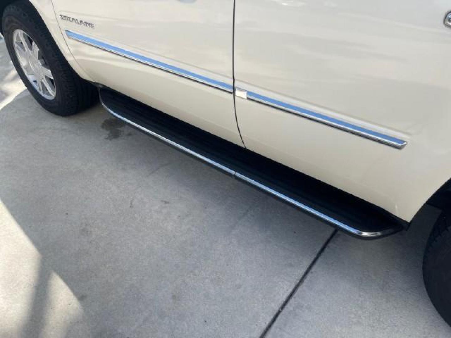 2013 White Diamond Tricoat /Cashmere w/Cocoa Accents Cadillac Escalade LOW MILES 62,315 PEARL WHITE (1GYS3AEF3DR) with an 6.2L Vortec 1000 V8 SFI E85 Engine engine, Automatic transmission, located at 4701 North Dixie Hwy, Pompano Beach, FL, 33064, (954) 422-2889, 26.240938, -80.123474 - OUR WEBPAGE FLORIDACARS1.COM HAS OVER 100 PHOTOS AND FREE CARFAX LINK 2013 CADILLAC ESCALADE WHITE DIAMOND TRICOAT - NEW $$ 63,170 VIN: 1GYS3AEF3DR239301 1 G Y S 3 A E F 3 D R 2 3 9 3 0 1 4 DOOR WAGON/SPORT UTILITY 6.2L V8 F OHV 16V FLEX FUEL REAR WHEEL DRIVE Features A/C Seat(s) ABS Brakes Air Cond - Photo#42
