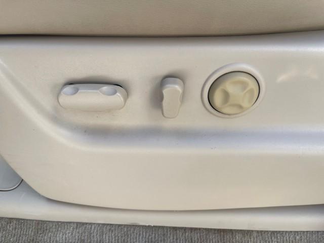 2013 White Diamond Tricoat /Cashmere w/Cocoa Accents Cadillac Escalade LOW MILES 62,322 PEARL WHITE (1GYS3AEF3DR) with an 6.2L Vortec 1000 V8 SFI E85 Engine engine, Automatic transmission, located at 4701 North Dixie Hwy, Pompano Beach, FL, 33064, (954) 422-2889, 26.240938, -80.123474 - OUR WEBPAGE FLORIDACARS1.COM HAS OVER 100 PHOTOS AND FREE CARFAX LINK 2013 CADILLAC ESCALADE WHITE DIAMOND TRICOAT - NEW $$ 63,170 VIN: 1GYS3AEF3DR239301 1 G Y S 3 A E F 3 D R 2 3 9 3 0 1 4 DOOR WAGON/SPORT UTILITY 6.2L V8 F OHV 16V FLEX FUEL REAR WHEEL DRIVE Features A/C Seat(s) ABS Brakes Air Cond - Photo#44