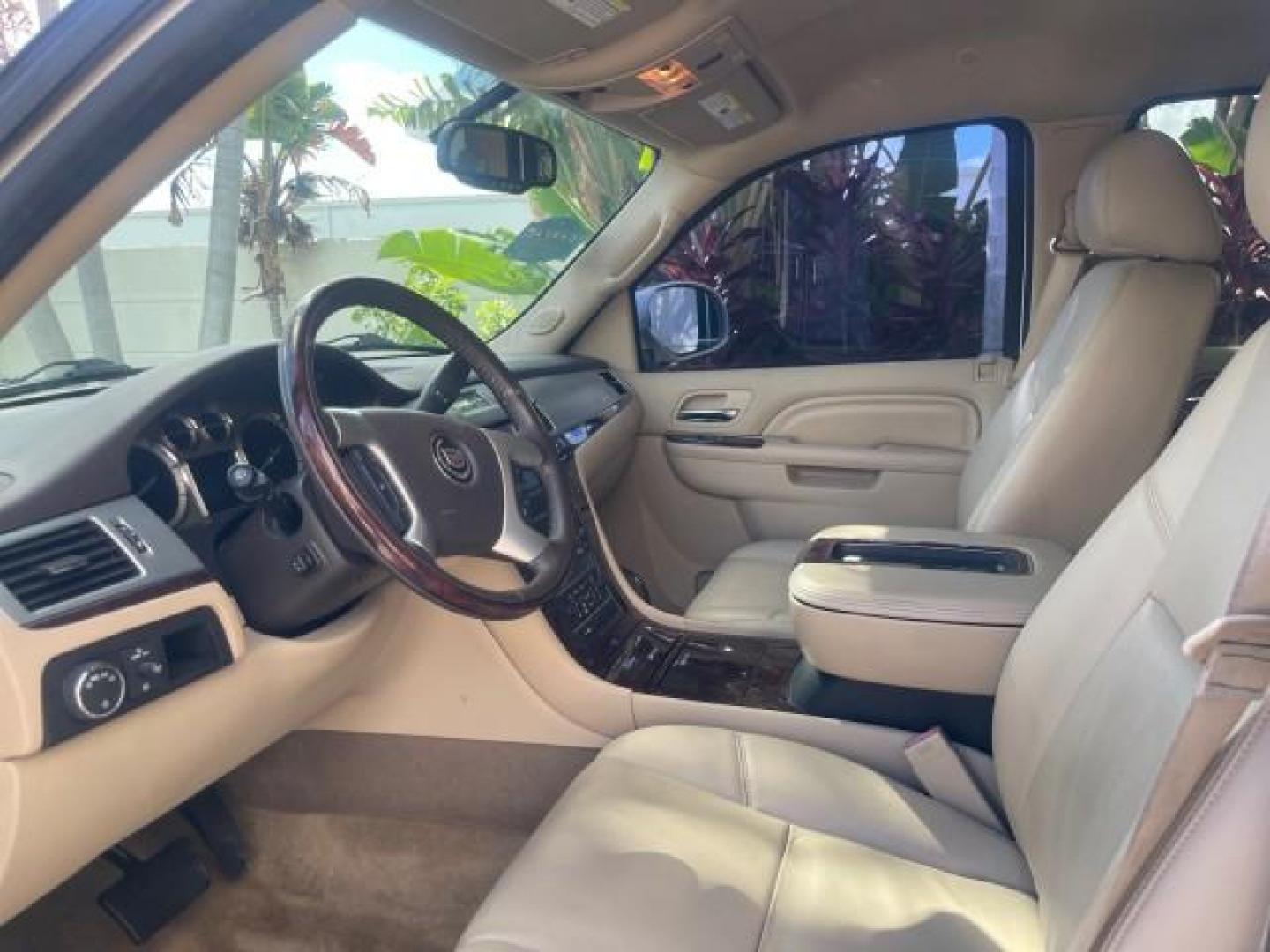 2013 White Diamond Tricoat /Cashmere w/Cocoa Accents Cadillac Escalade LOW MILES 62,315 PEARL WHITE (1GYS3AEF3DR) with an 6.2L Vortec 1000 V8 SFI E85 Engine engine, Automatic transmission, located at 4701 North Dixie Hwy, Pompano Beach, FL, 33064, (954) 422-2889, 26.240938, -80.123474 - OUR WEBPAGE FLORIDACARS1.COM HAS OVER 100 PHOTOS AND FREE CARFAX LINK 2013 CADILLAC ESCALADE WHITE DIAMOND TRICOAT - NEW $$ 63,170 VIN: 1GYS3AEF3DR239301 1 G Y S 3 A E F 3 D R 2 3 9 3 0 1 4 DOOR WAGON/SPORT UTILITY 6.2L V8 F OHV 16V FLEX FUEL REAR WHEEL DRIVE Features A/C Seat(s) ABS Brakes Air Cond - Photo#48