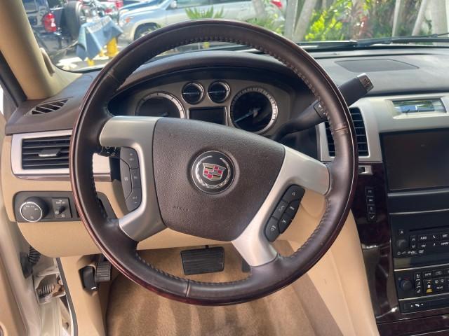 2013 White Diamond Tricoat /Cashmere w/Cocoa Accents Cadillac Escalade LOW MILES 62,322 PEARL WHITE (1GYS3AEF3DR) with an 6.2L Vortec 1000 V8 SFI E85 Engine engine, Automatic transmission, located at 4701 North Dixie Hwy, Pompano Beach, FL, 33064, (954) 422-2889, 26.240938, -80.123474 - OUR WEBPAGE FLORIDACARS1.COM HAS OVER 100 PHOTOS AND FREE CARFAX LINK 2013 CADILLAC ESCALADE WHITE DIAMOND TRICOAT - NEW $$ 63,170 VIN: 1GYS3AEF3DR239301 1 G Y S 3 A E F 3 D R 2 3 9 3 0 1 4 DOOR WAGON/SPORT UTILITY 6.2L V8 F OHV 16V FLEX FUEL REAR WHEEL DRIVE Features A/C Seat(s) ABS Brakes Air Cond - Photo#51